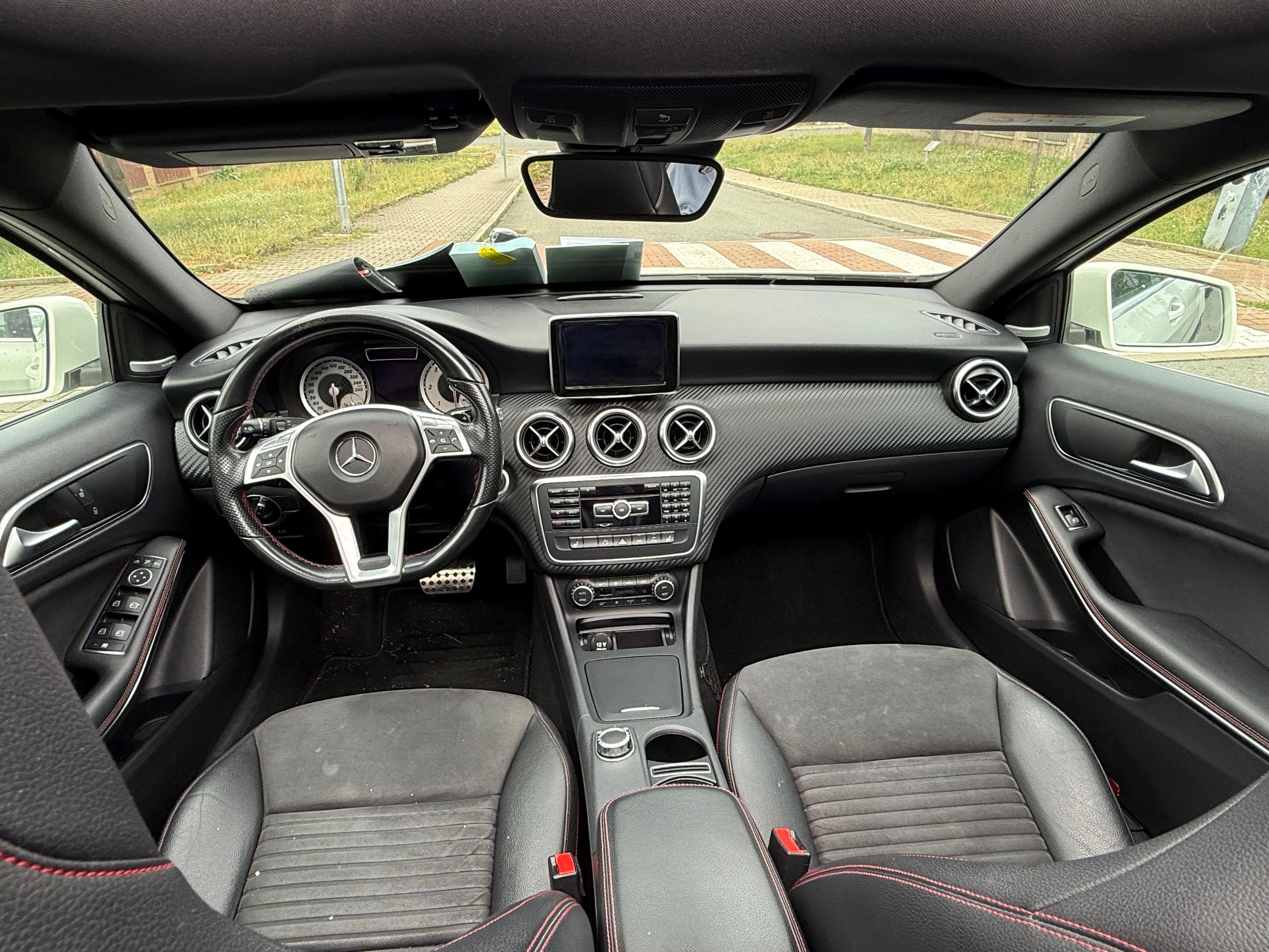 Mercedes-Benz Třídy A, 220d AMG paket boh. výbava - fotka 4