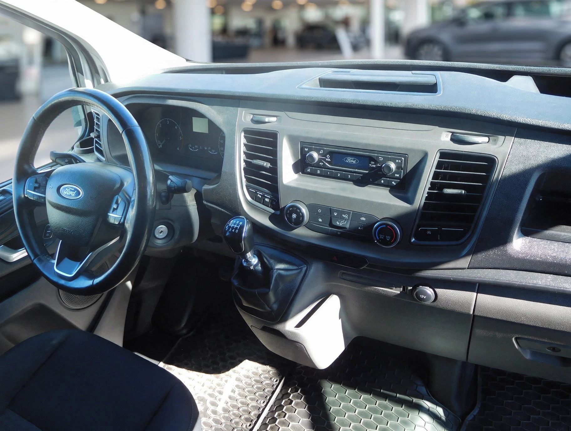Ford Transit Custom, 2.0 TDCi, L1H1, 79.2 kW, Klima - fotka 5
