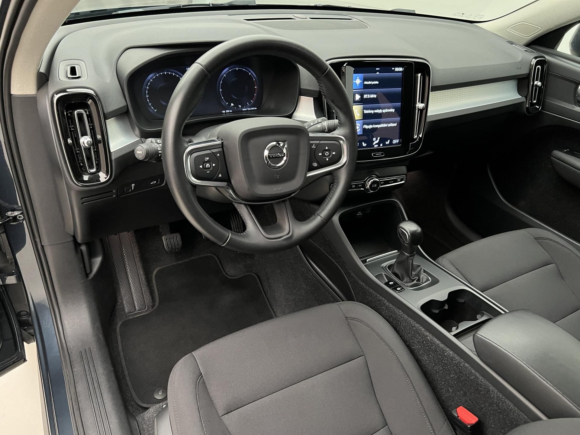 Volvo XC40, D3 MOMENTUM PRO MAN - fotka 4