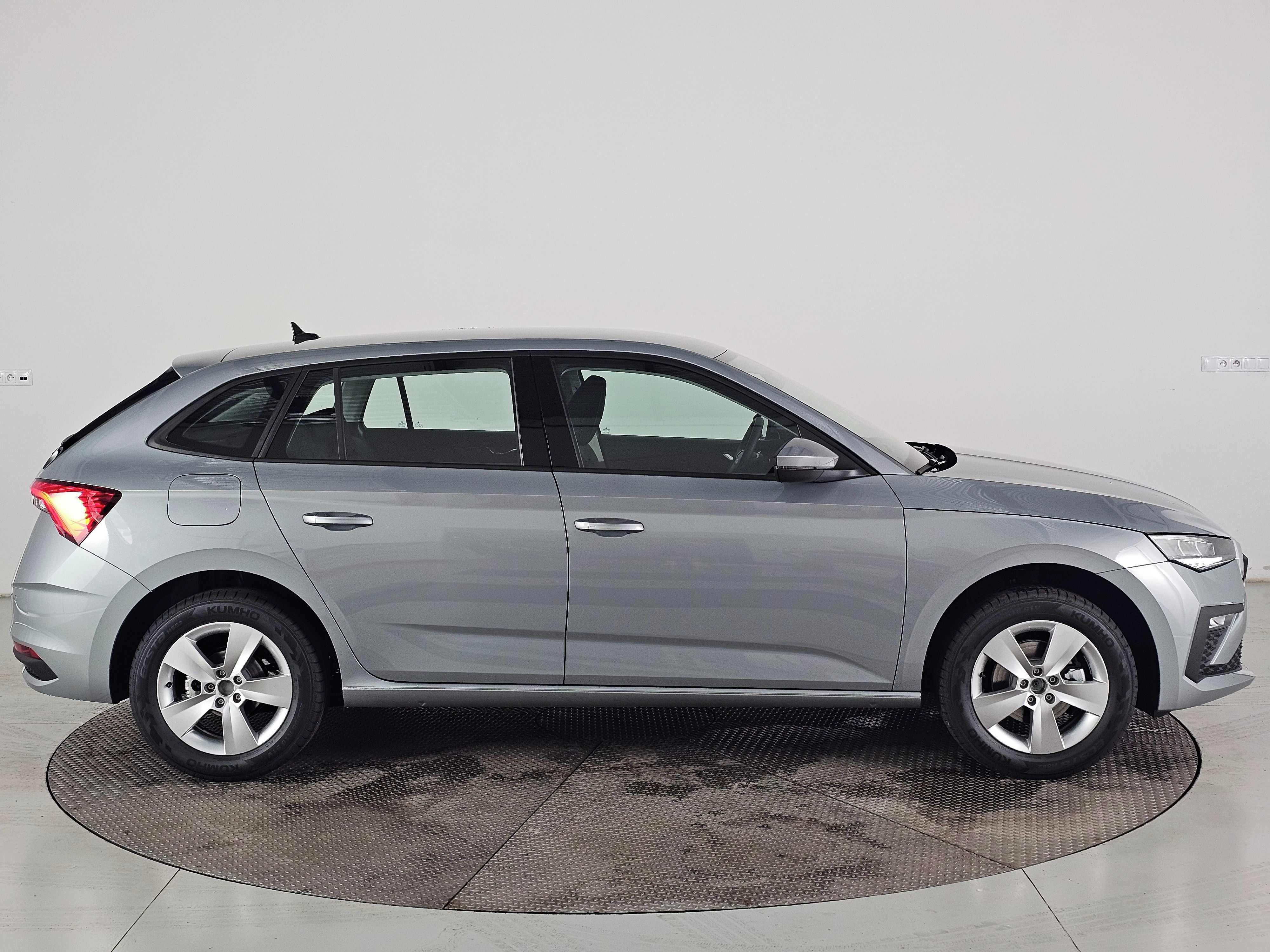 Škoda Scala, Classic 1.0TSI 85kW 7st DSG - fotka 4