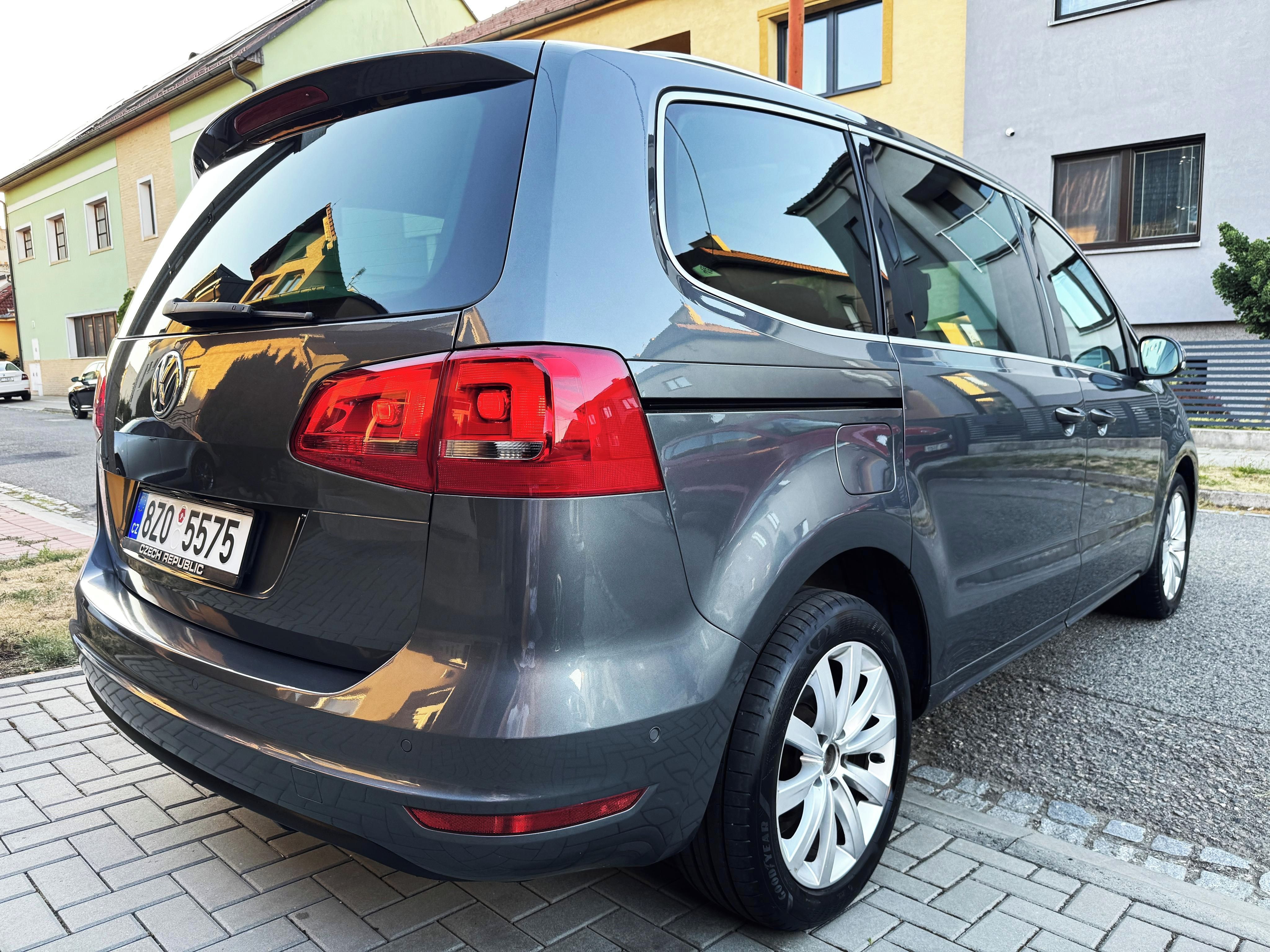 Volkswagen Sharan, 2.0TDI 7MÍST,DSG,XENONY,KAMERA - fotka 5