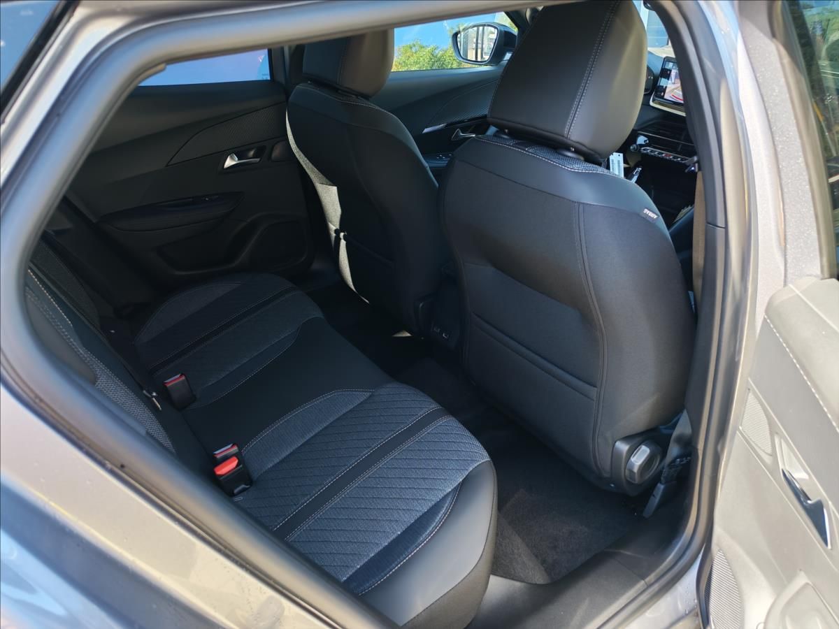 Peugeot 2008, 1,2 2008 ALLURE Hybrid 145 e-D - fotka 6
