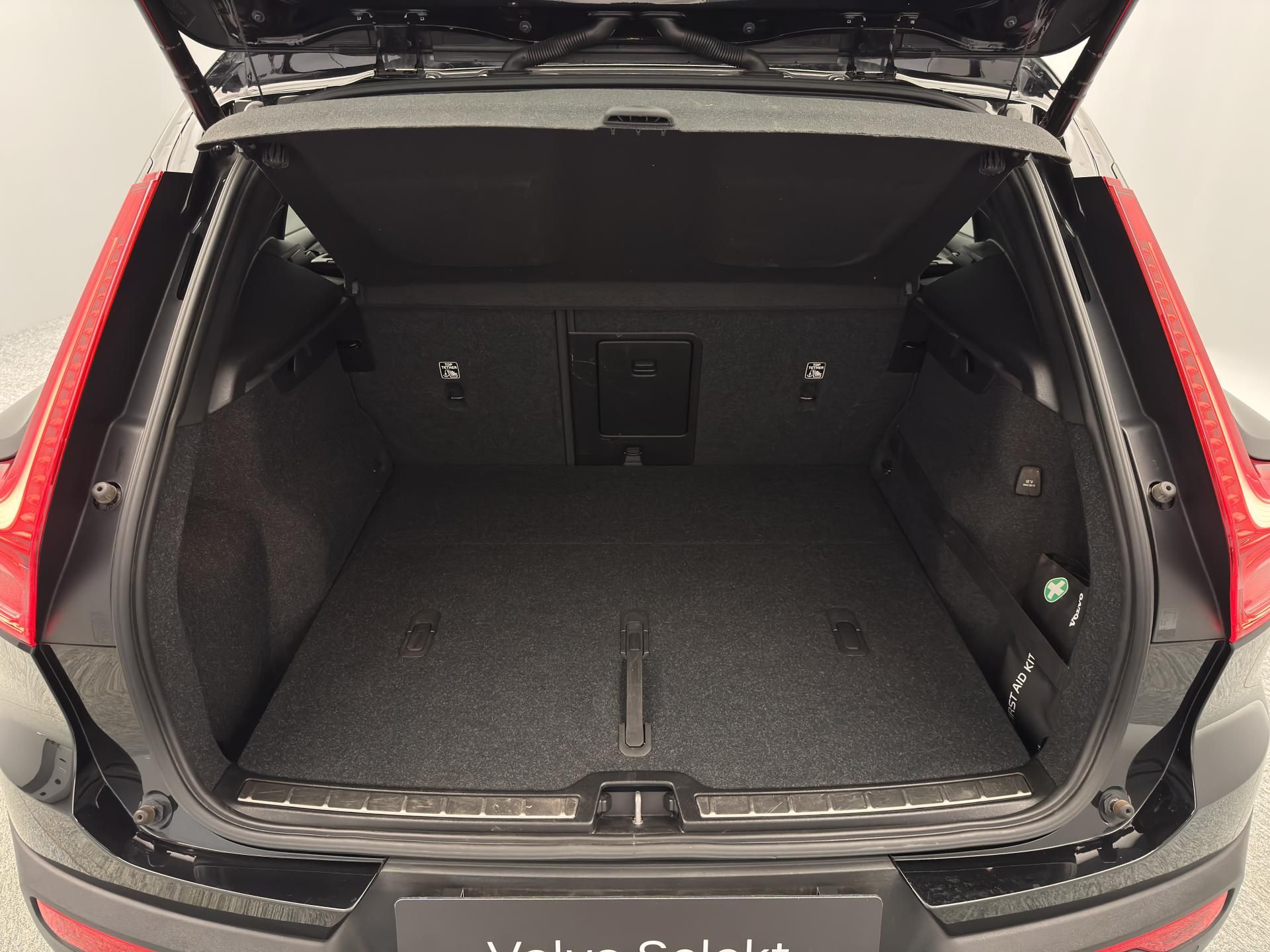 Volvo XC40, B4 AWD INSCRIPTION AUT - fotka 5