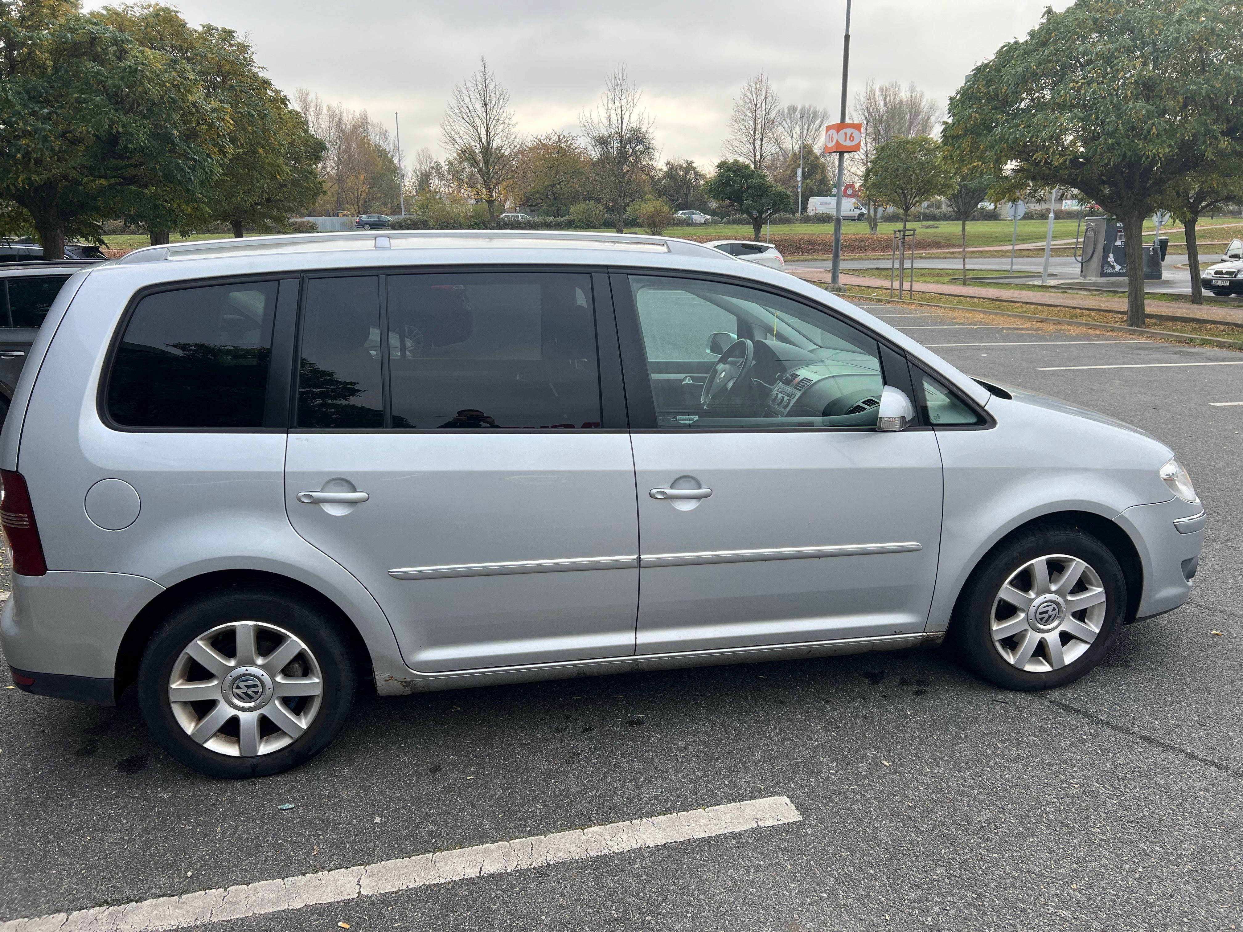Volkswagen Touran - fotka 4