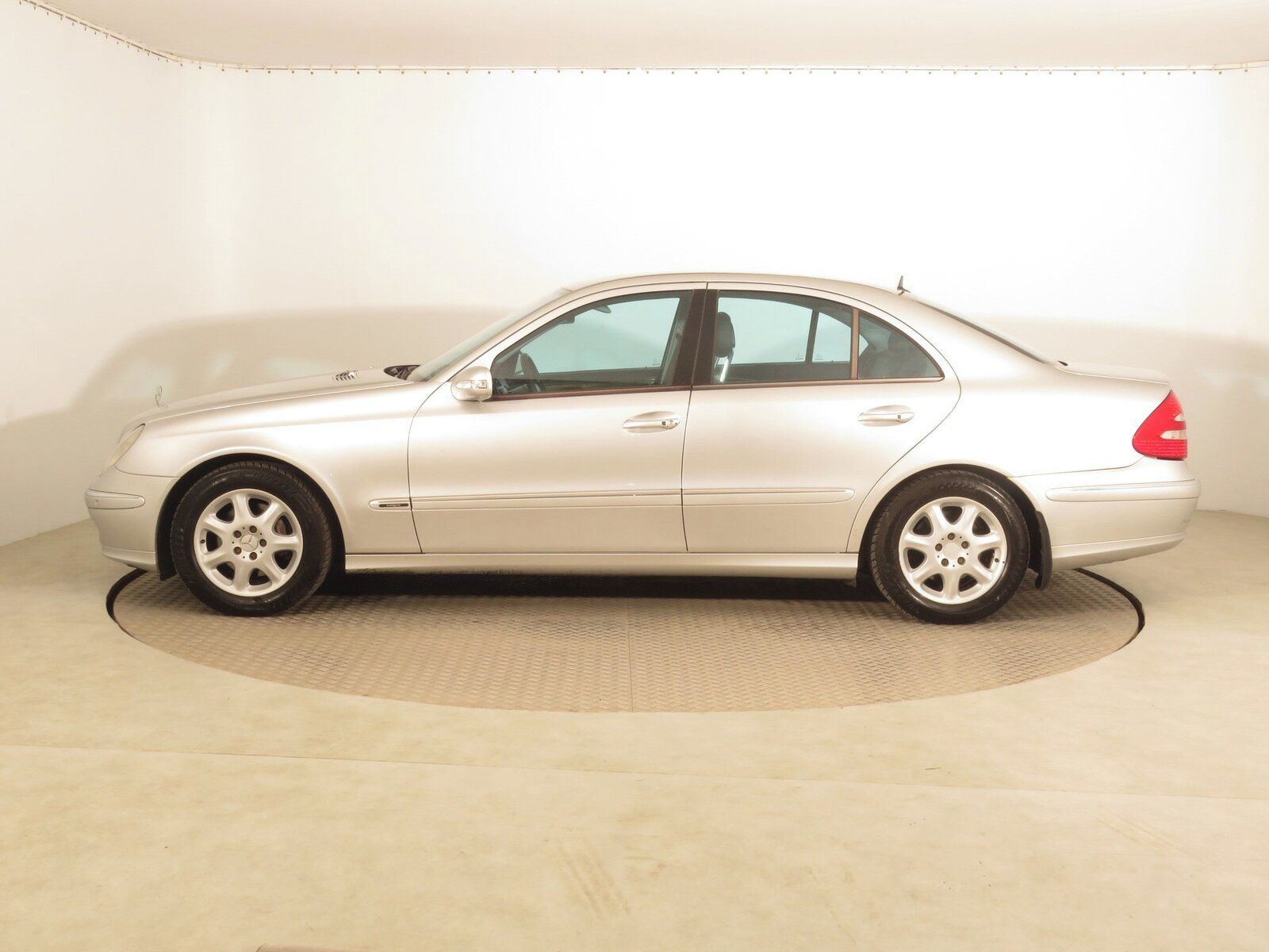 Mercedes-Benz Třídy E, 320 CDI, Automat, po STK - fotka 3