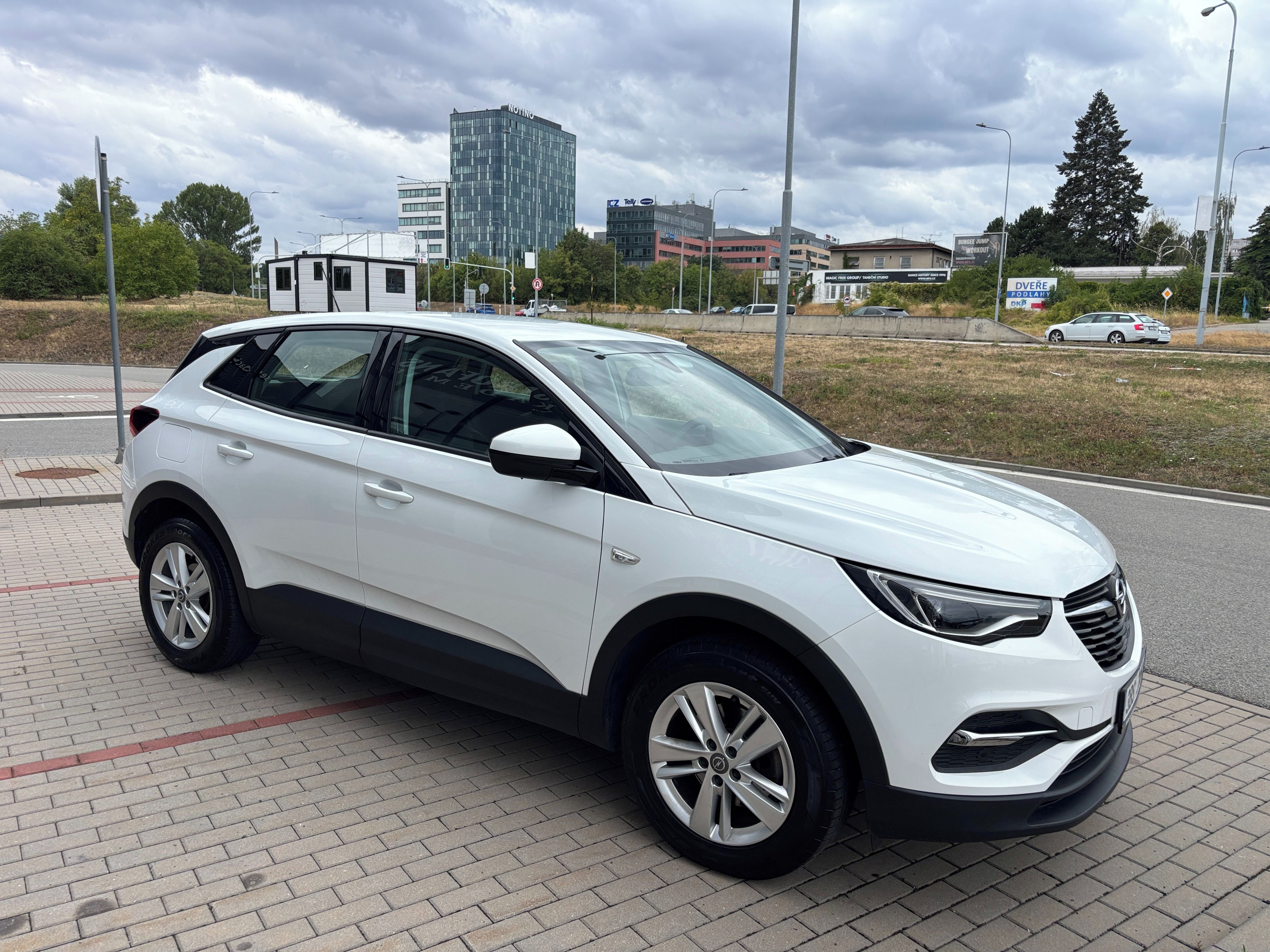 Opel Grandland X, 1,5CDTi 96kW - fotka 5