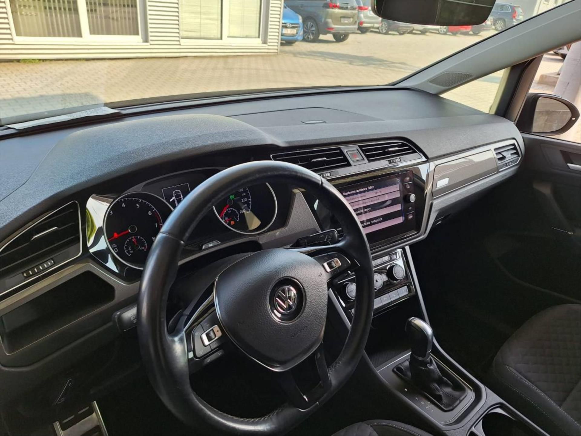 Volkswagen Touran, 1,4 TSI 110kW DSG Join 7-Míst - fotka 6