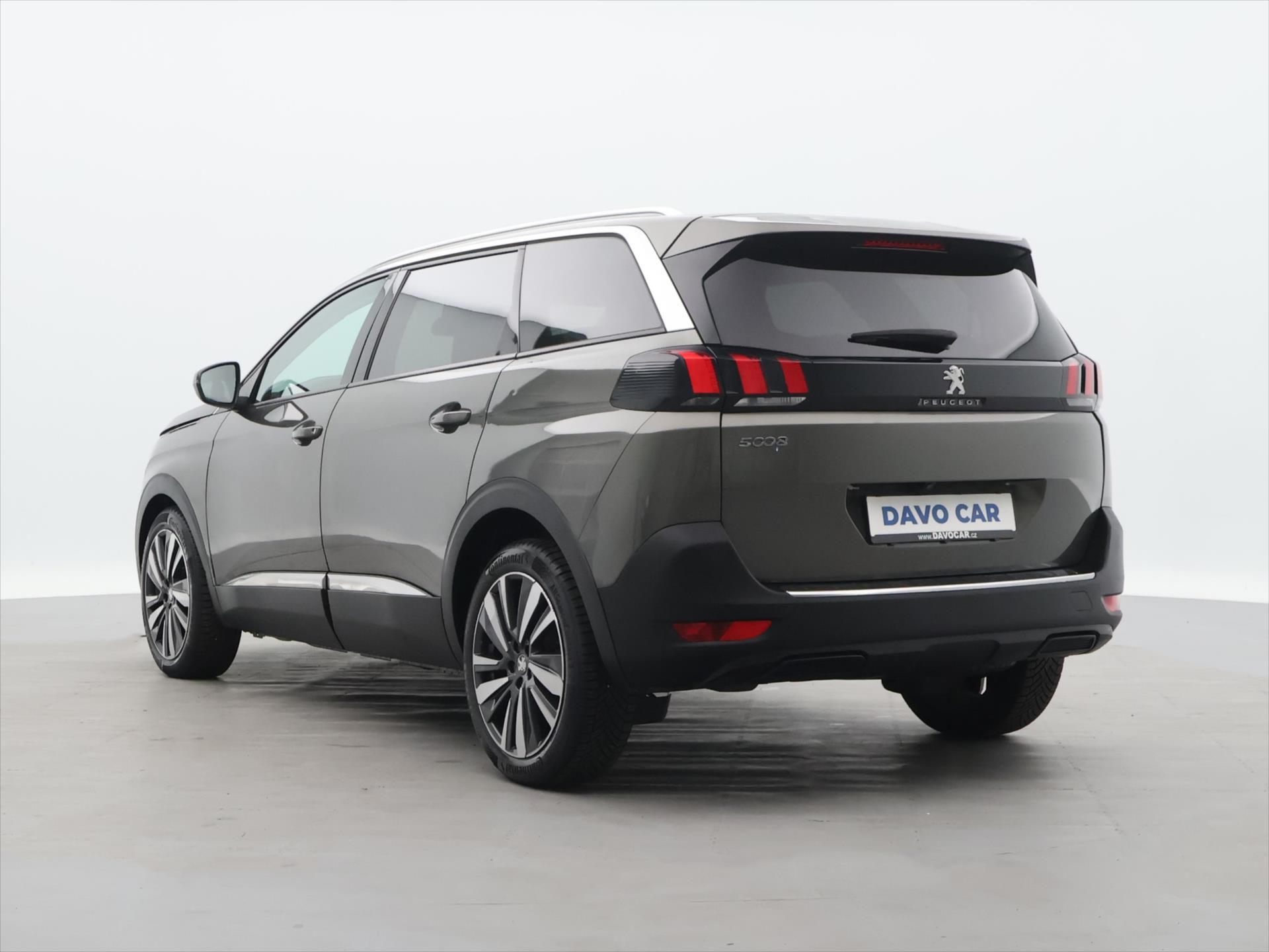 Peugeot 5008, 1,2 PT 96kW Allure PANO 7-míst - fotka 5