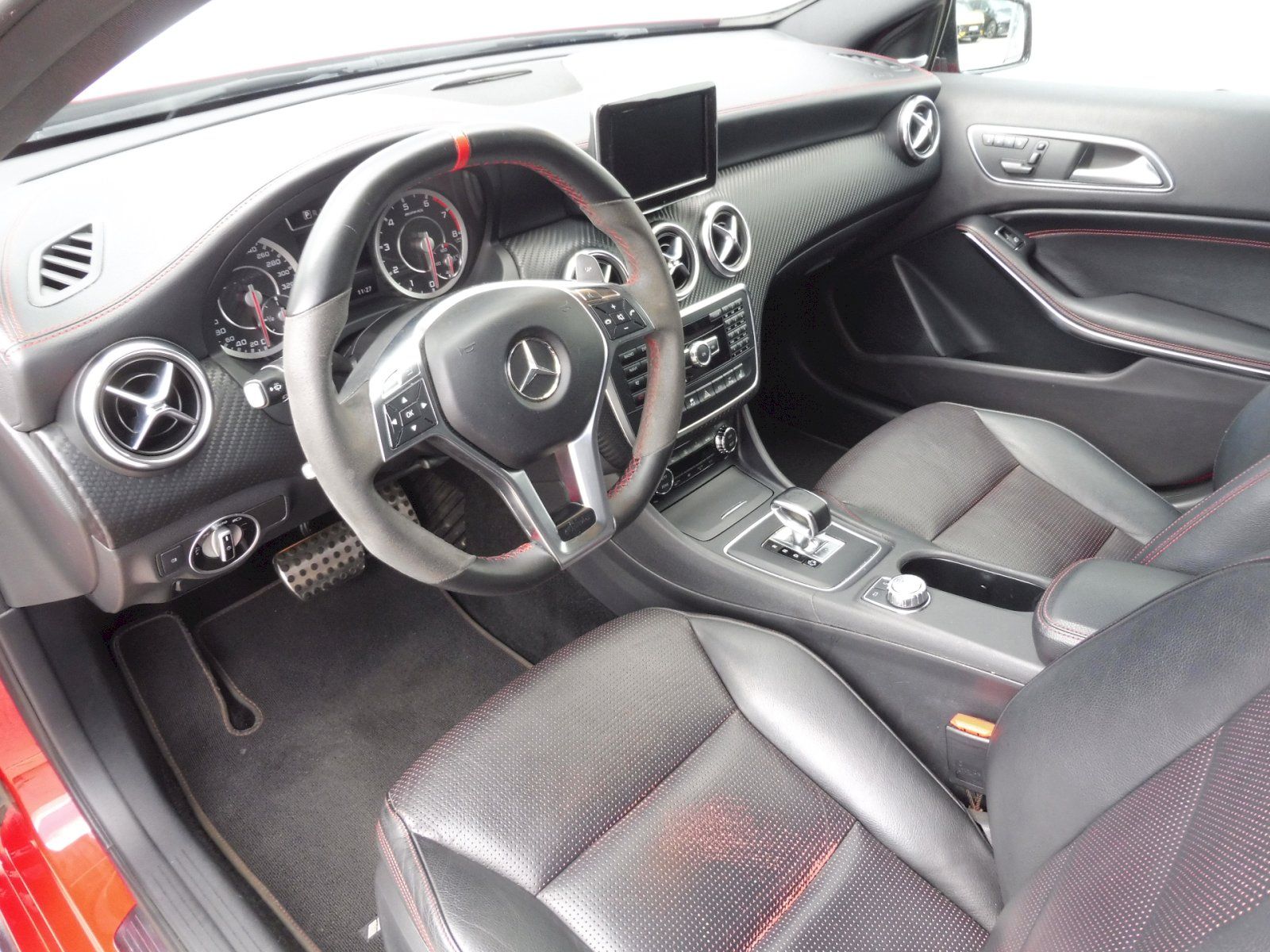 Mercedes-Benz Třídy A, A45 AMG 2,0 265kW 4MATIC Perfo - fotka 6