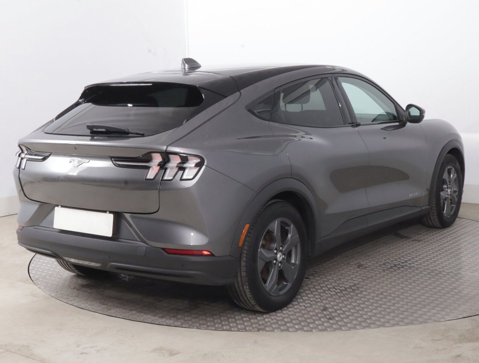 Ford Mustang Mach-E, Standard Range RWD, Automat - fotka 5