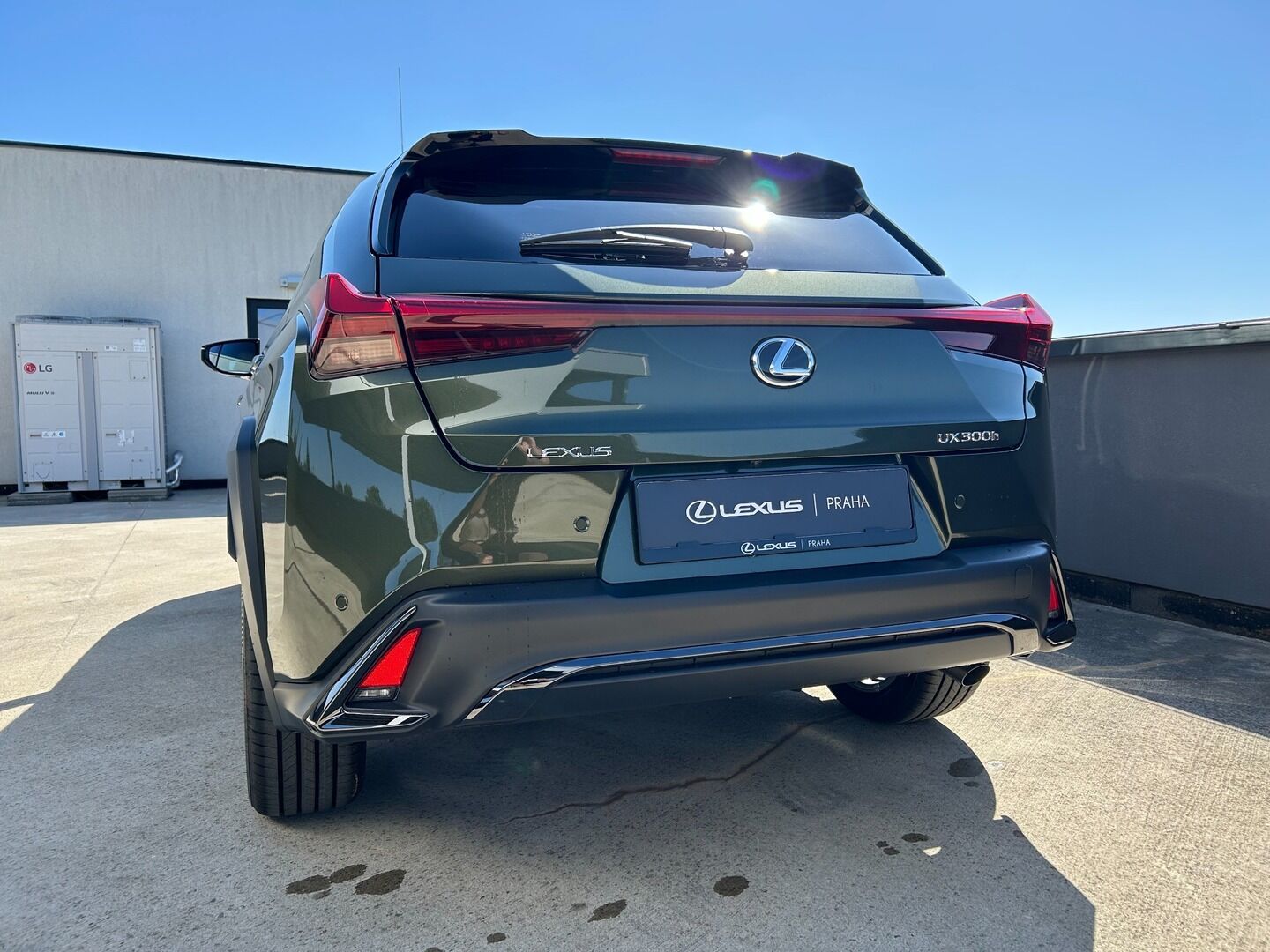 Lexus UX 300h, 300h 2.0 HEV F SPORT DESIGN - fotka 3