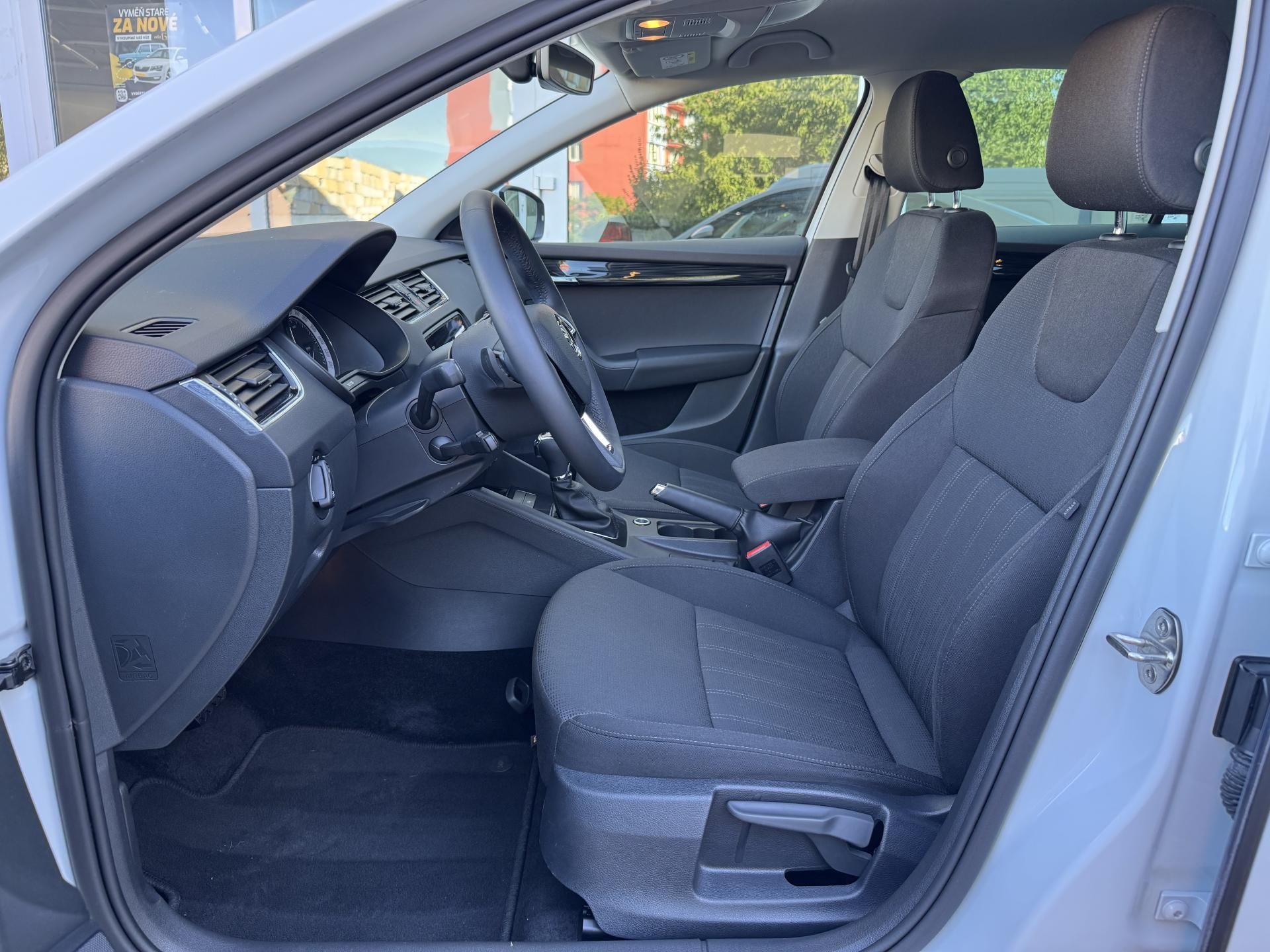 Škoda Octavia, 1.4Si 110kW DSG Style - fotka 5