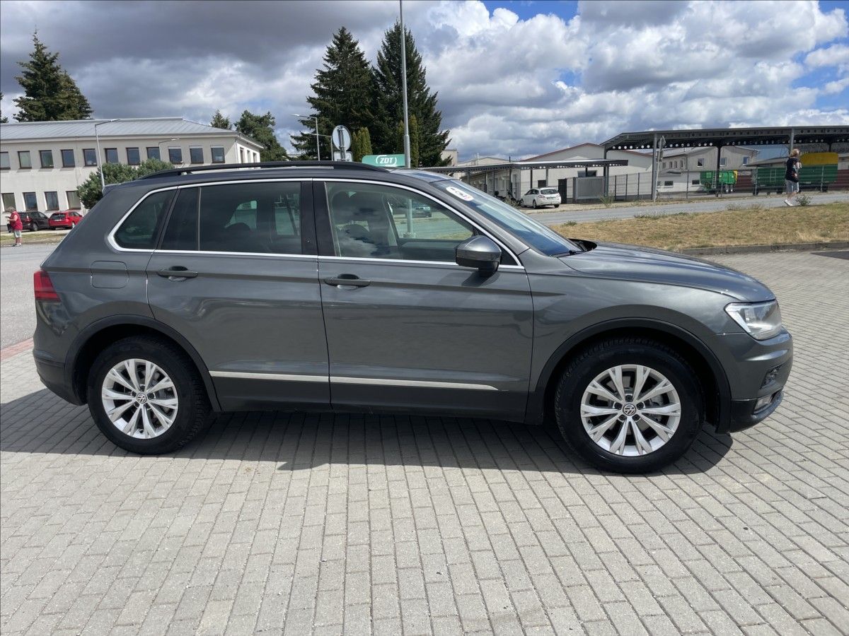 Volkswagen Tiguan, 2,0 TDi 110kw DSG 4-matic bez - fotka 5