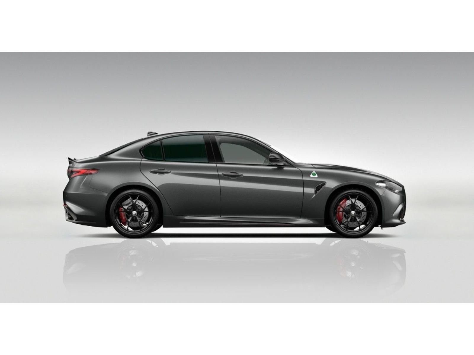 Alfa Romeo Giulia, 2.9 V6 BiTurbo 520k QV Carbon - fotka 2
