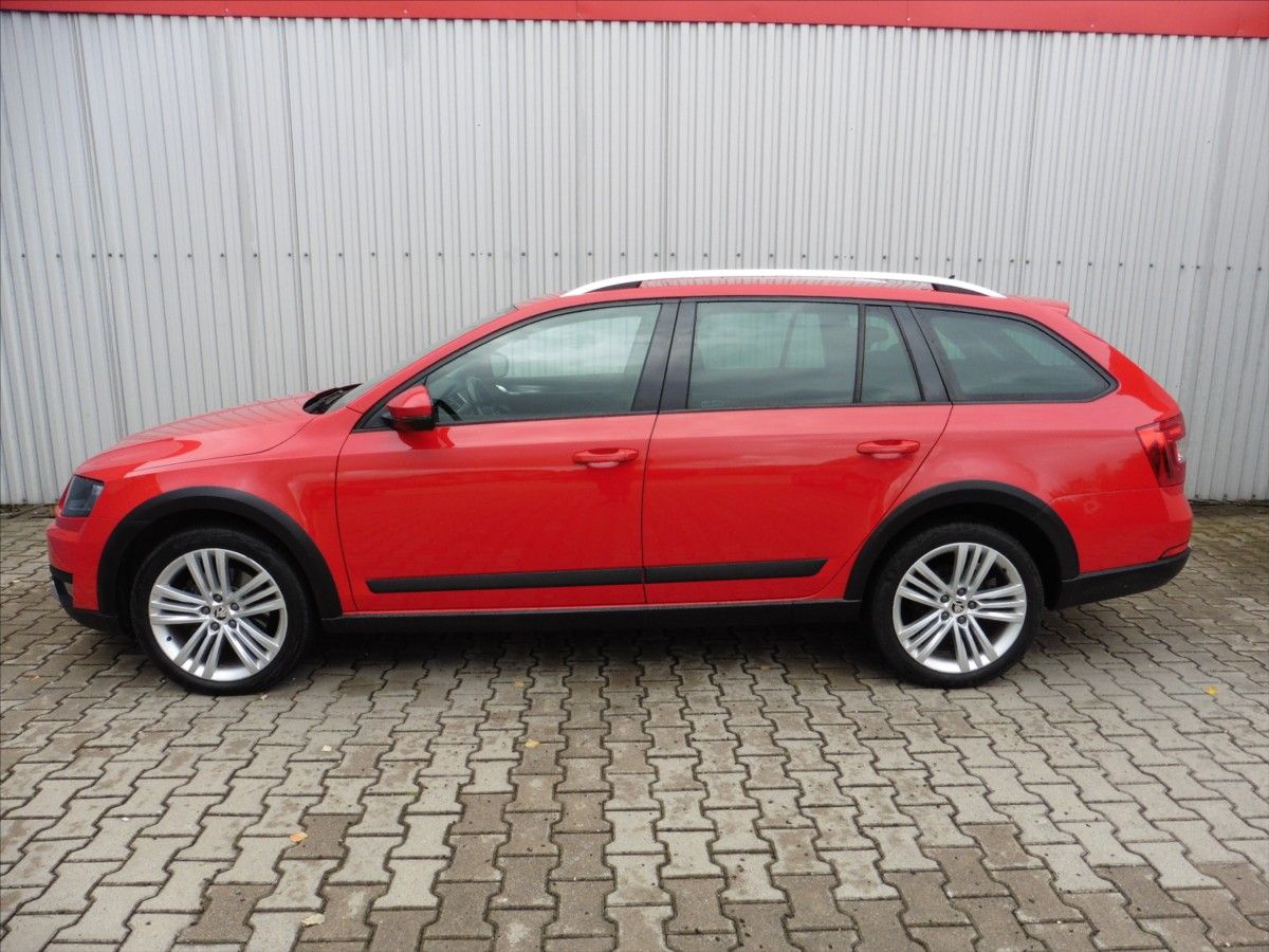 Škoda Octavia, 2,0 Combi 4x4 DSG Scout - fotka 5
