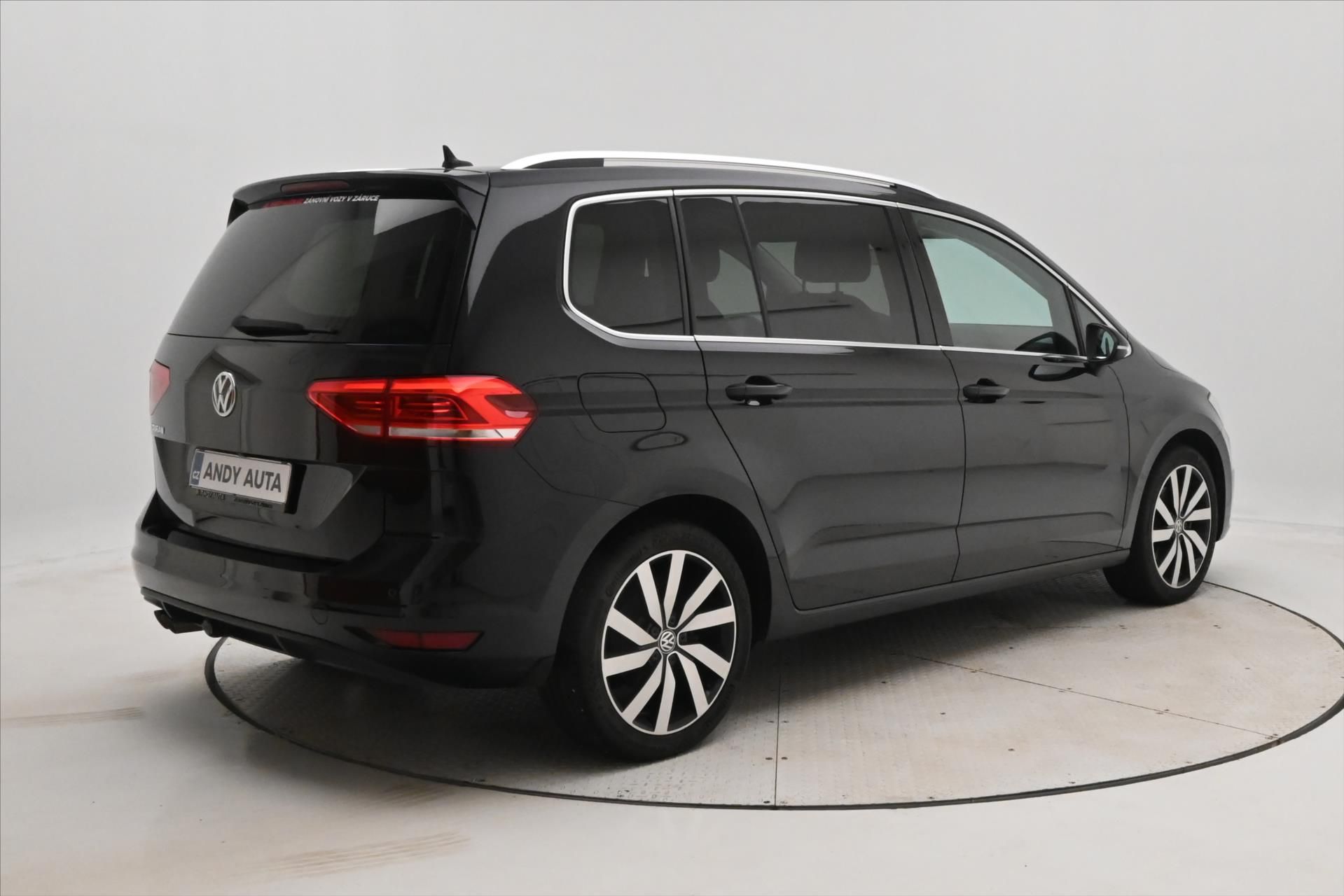 Volkswagen Touran, 2,0 TDI 110 kW DSG Highline 7m - fotka 5