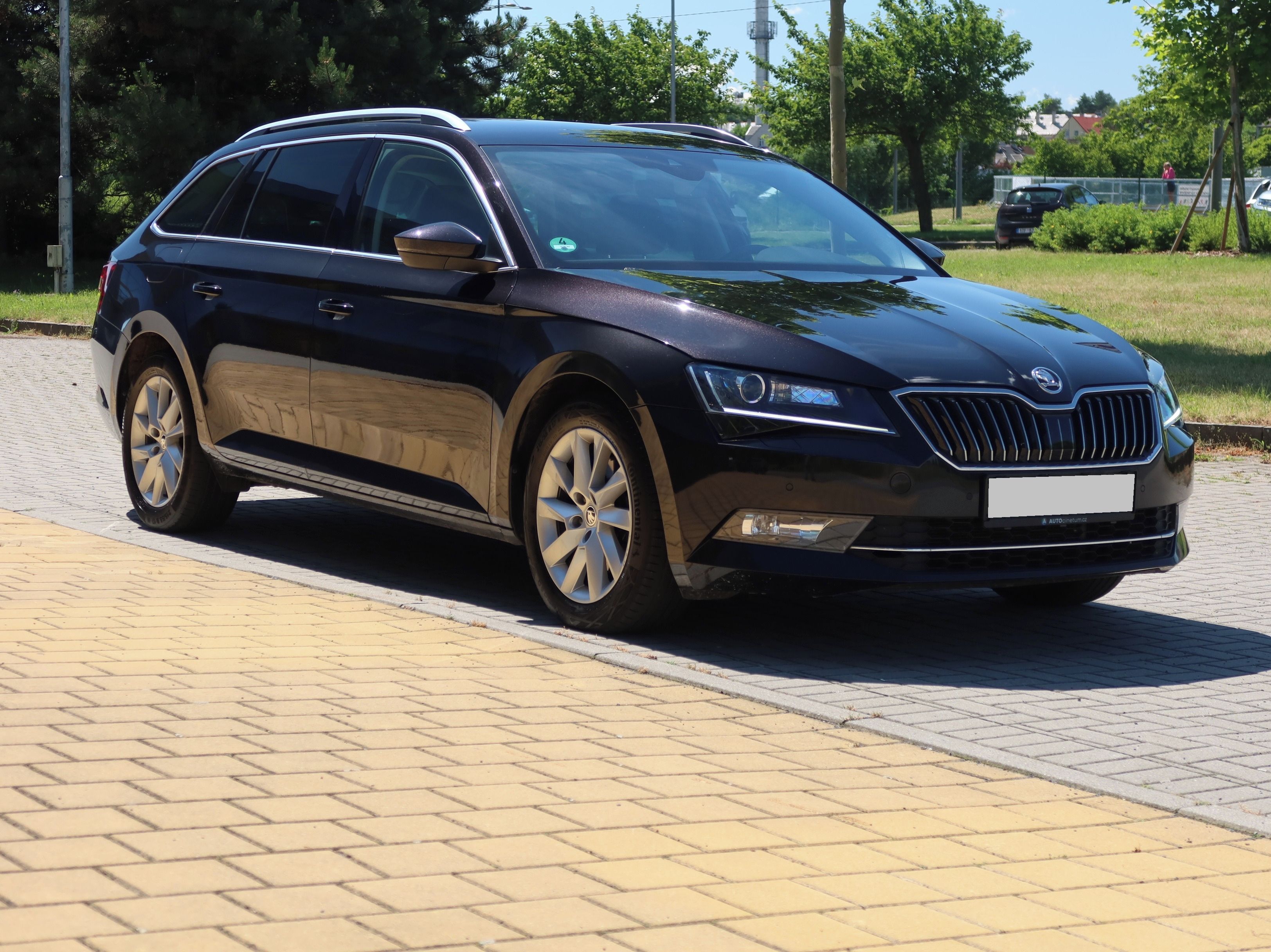 Škoda Superb, 1.5 TSI 110 Kw Style 1.Majitel - fotka 4