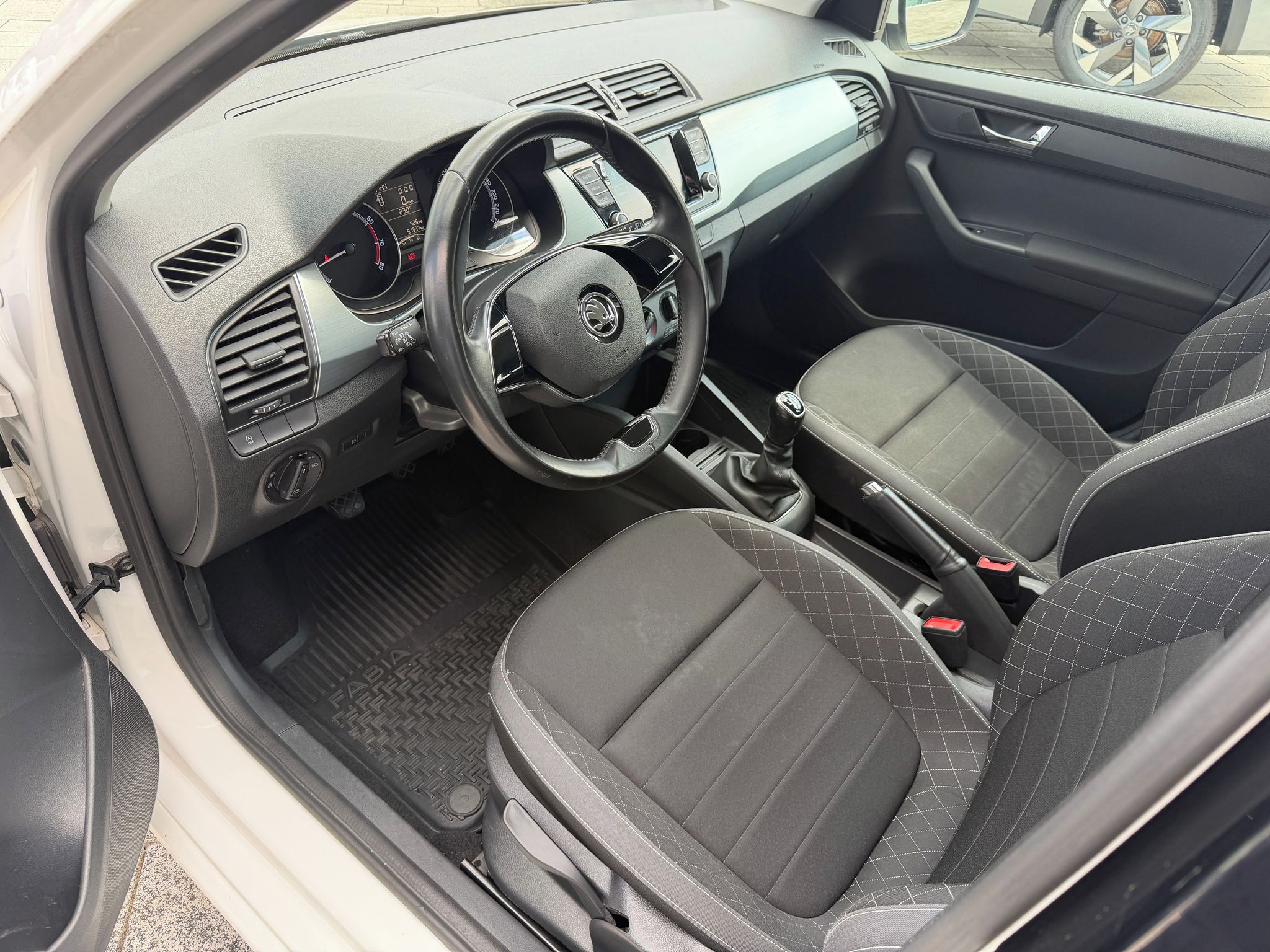 Škoda Fabia, Ambition  1,0TSI 70kW - fotka 5