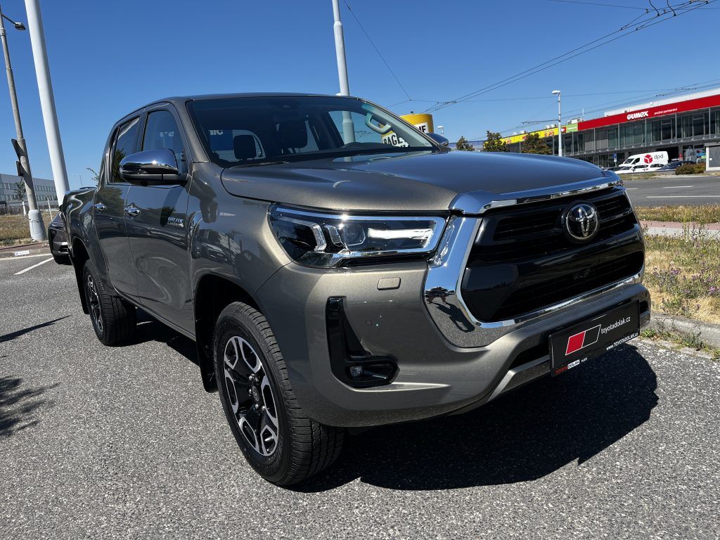 Toyota Hilux, 2.8D 4x4 6AT Executive - fotka 2