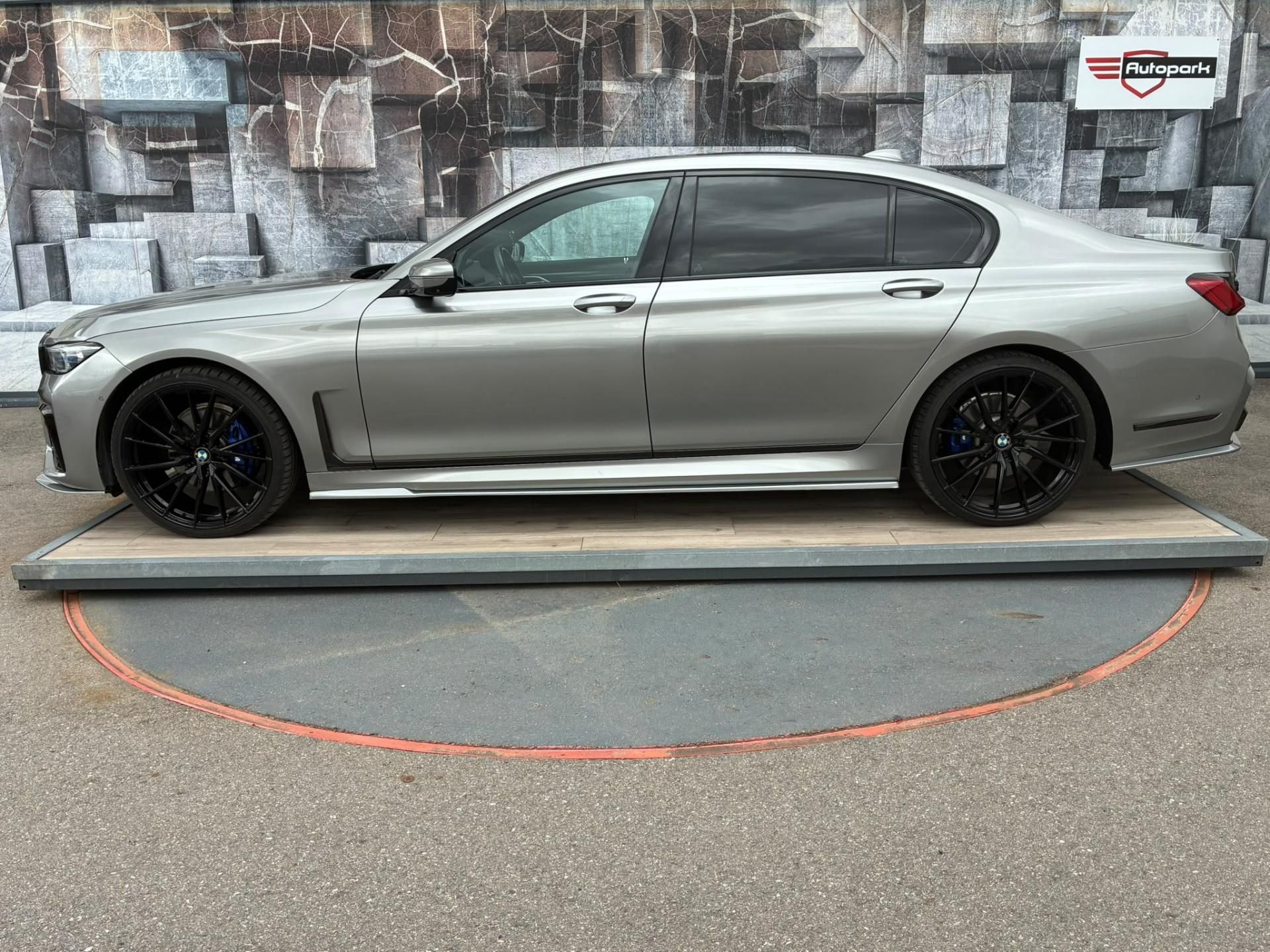 BMW Řada 7, 740i, 239KW, LONG, SOFT - fotka 4