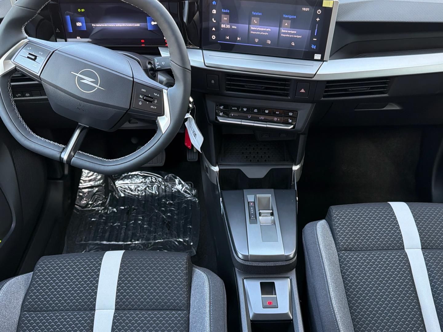 Opel Frontera, 1.2TURBO Hybrid 81kW GS - fotka 4