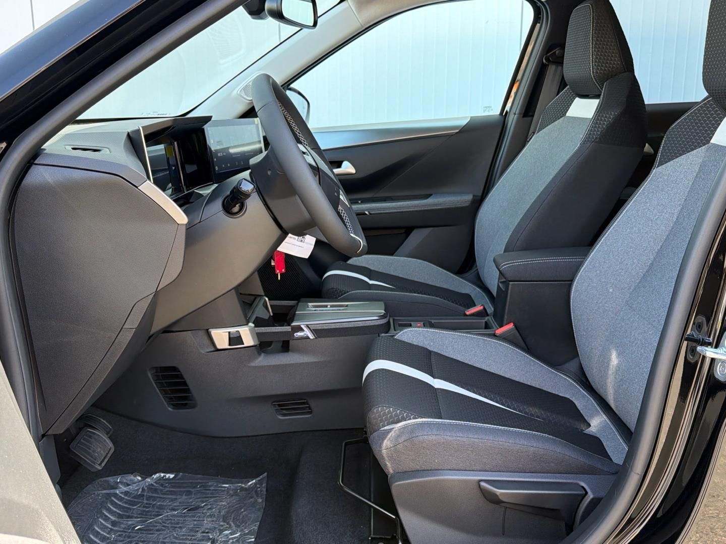 Opel Frontera, 1.2TURBO Hybrid 81kW GS - fotka 5