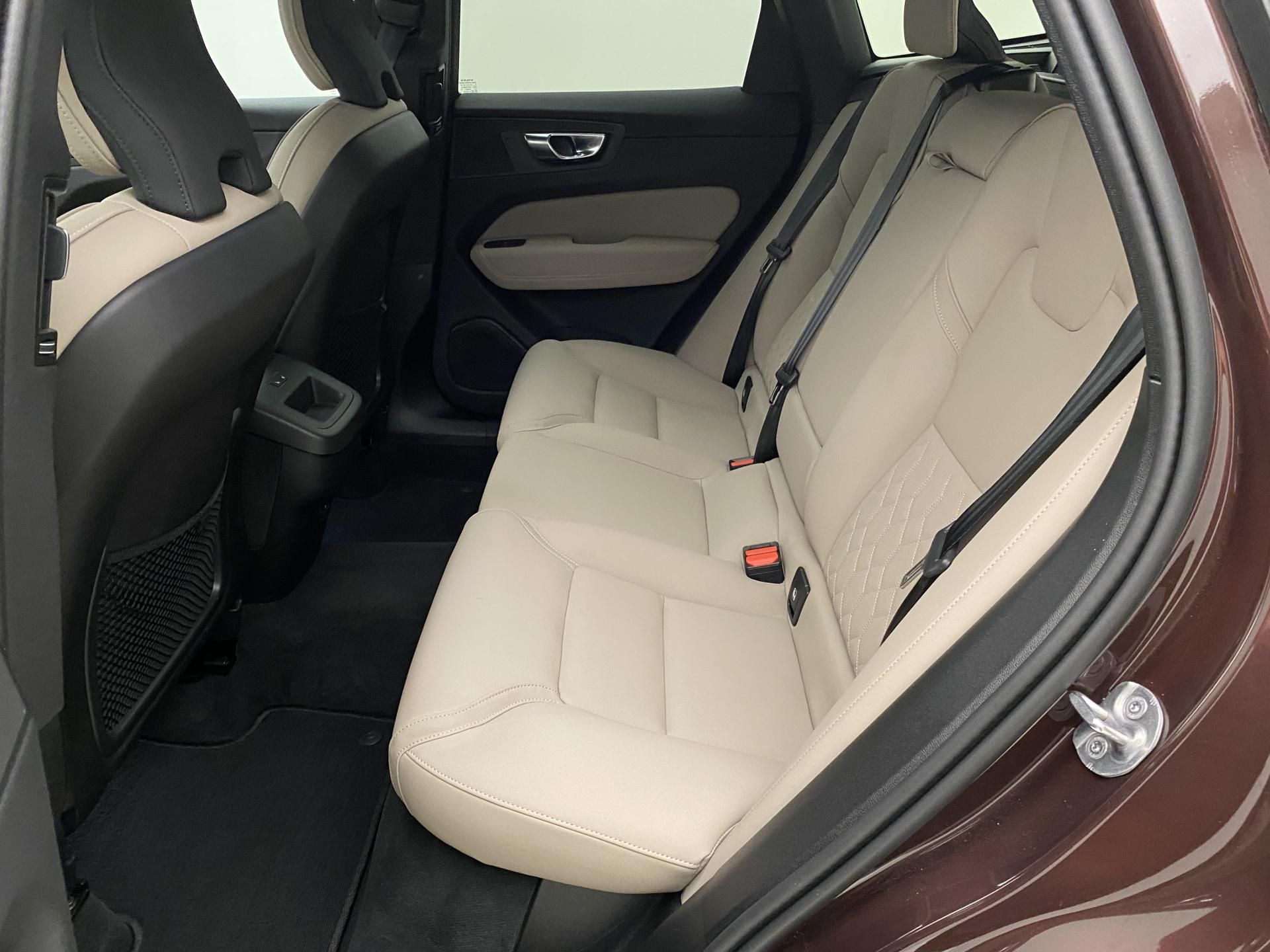 Volvo XC60, B5 AWD PLUS DARK - fotka 5