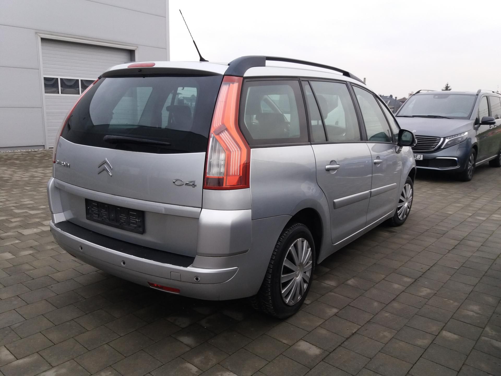Citroën Grand C4 Picasso, 1.6 16V,7.MÍST,SERV.KNÍŽKA!! - fotka 4