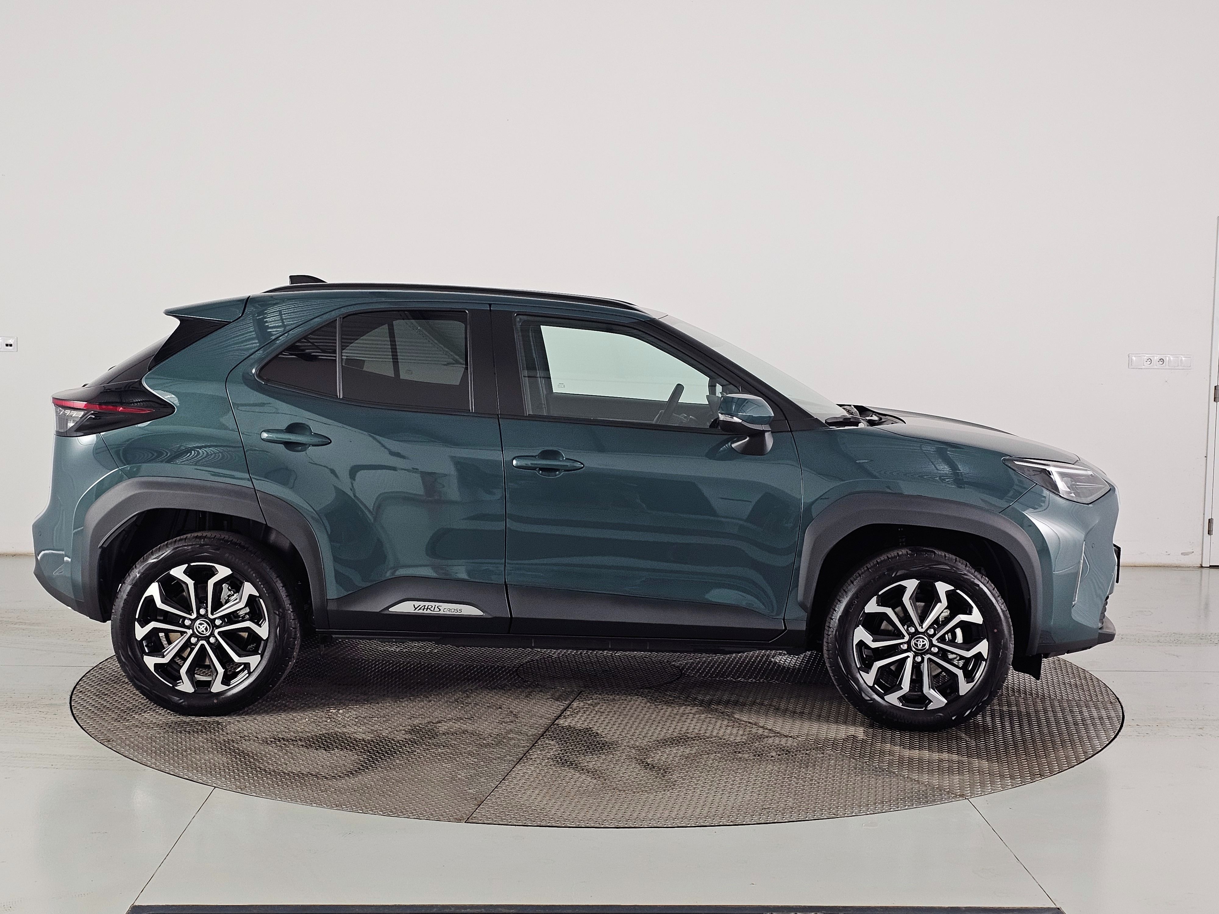 Toyota Yaris Cross, 1.5 HEV 130k Style 4x2 - fotka 3