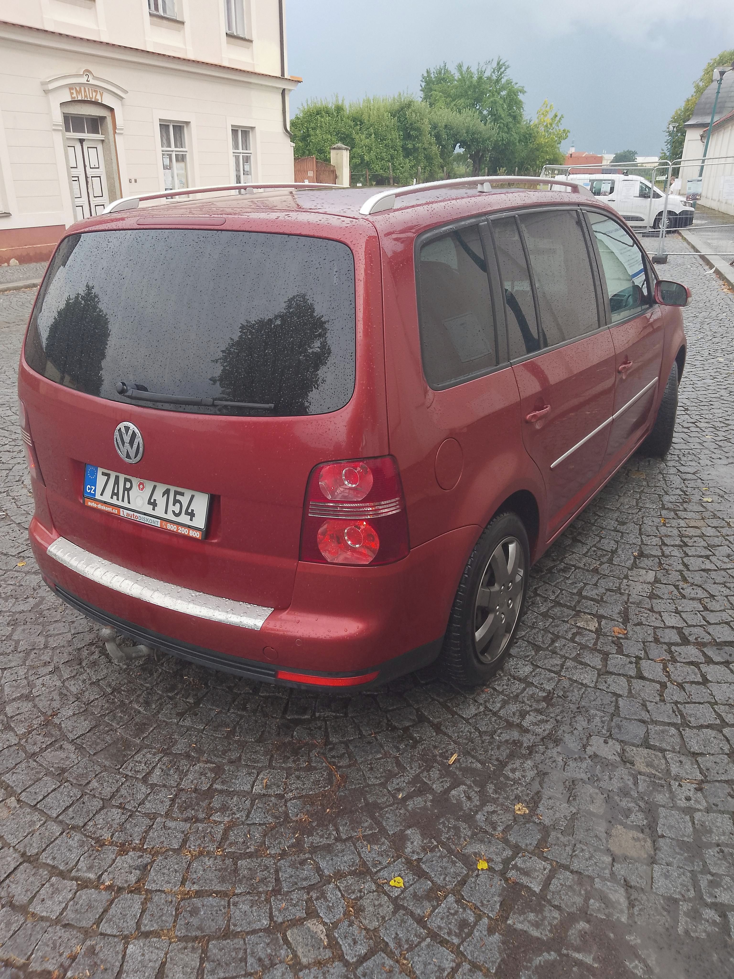 Volkswagen Touran - fotka 5