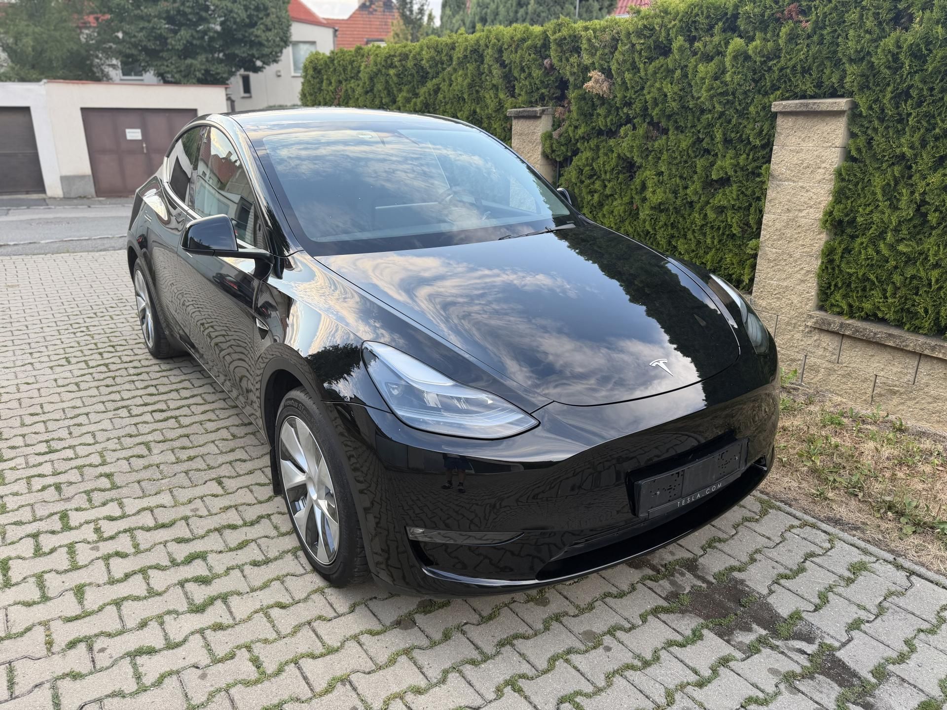 Tesla Model Y, DUAL MOTOR-LONG RANGE-TAŽNÉ-