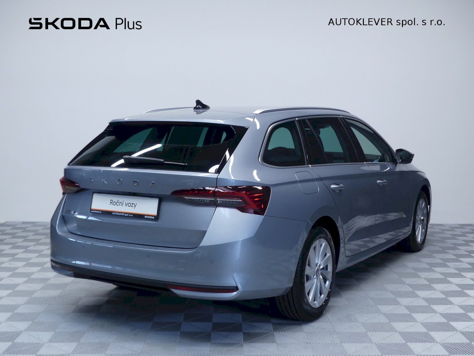 Škoda Octavia, Top Selection DSG 2.0TDI 110kW - fotka 2
