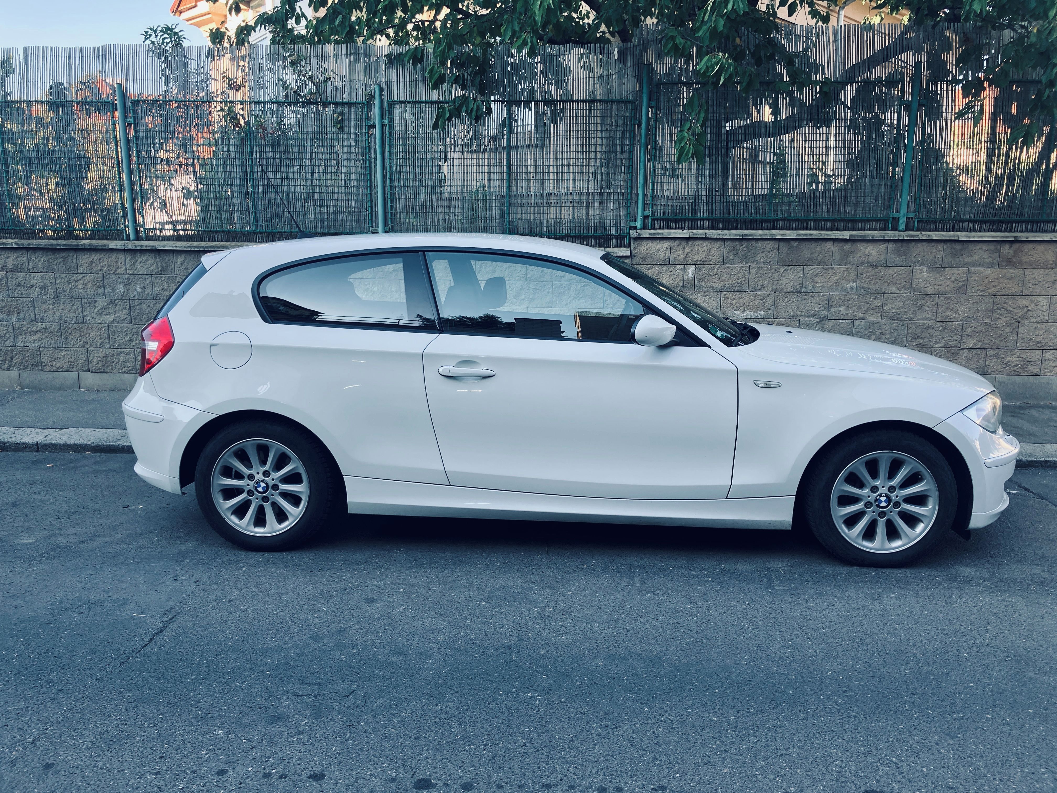 BMW Řada 1, BMW 118i - fotka 4