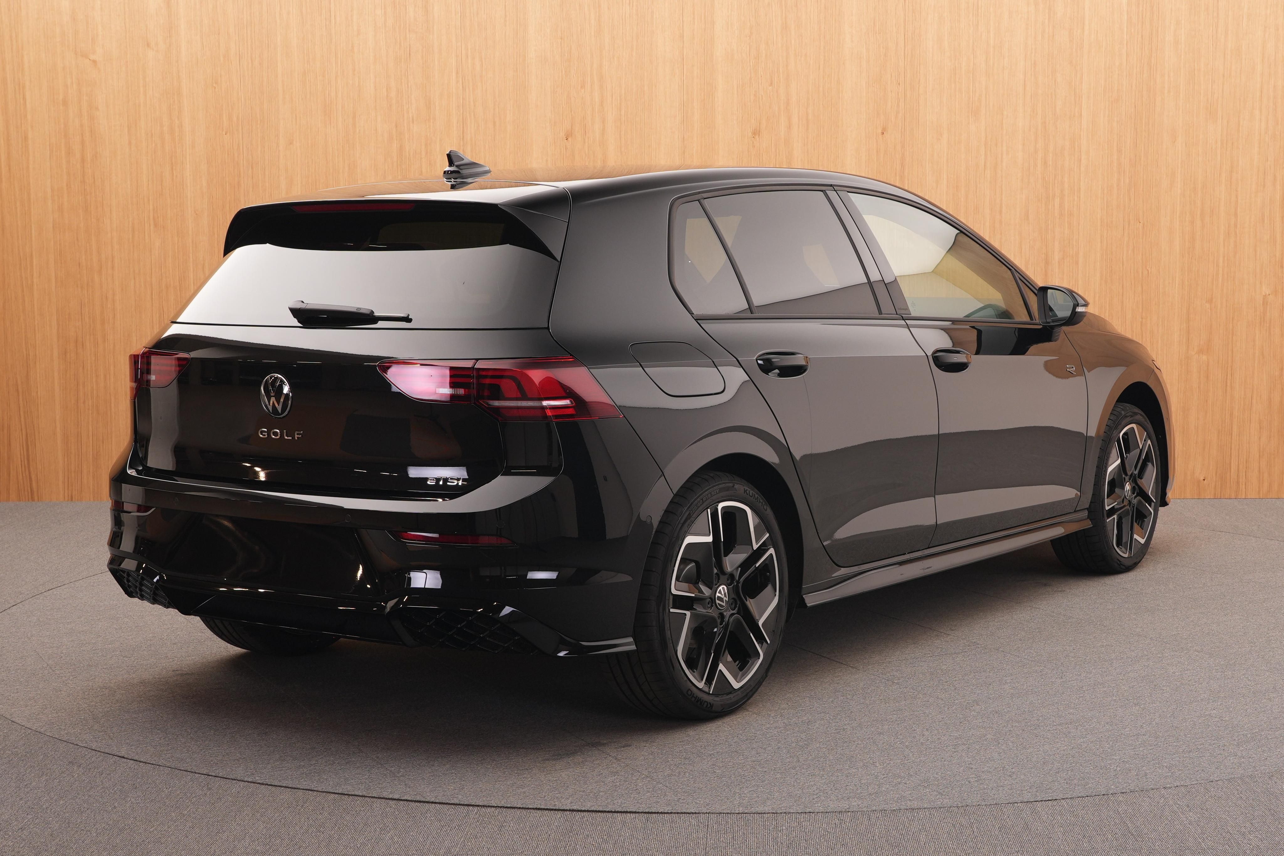 Volkswagen Golf, R-Line Limited 1.5 eTSI mHEV - fotka 4