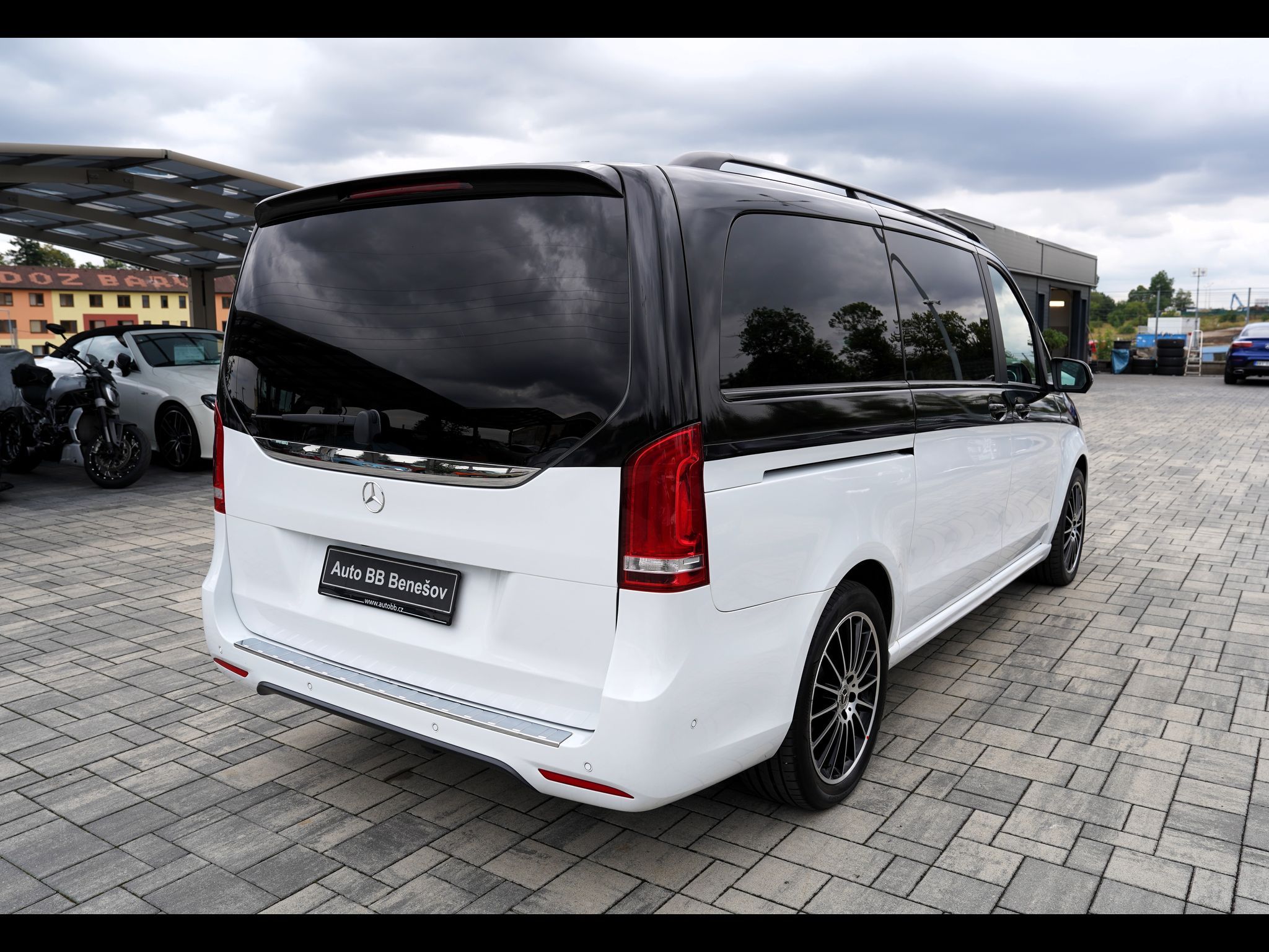 Mercedes-Benz Třídy V, V 250d L 4Matic Exclusive AMG - fotka 6