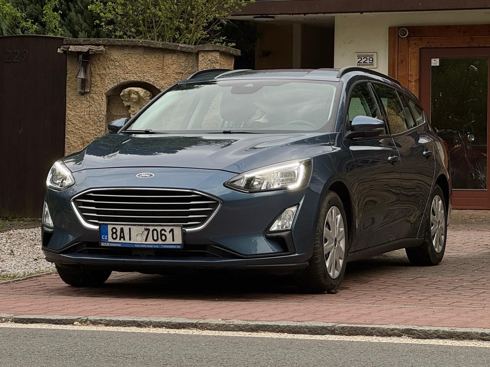 Ford Focus, 1.0EB 1.MAJ. ČR DPH SERVISKA - fotka 3