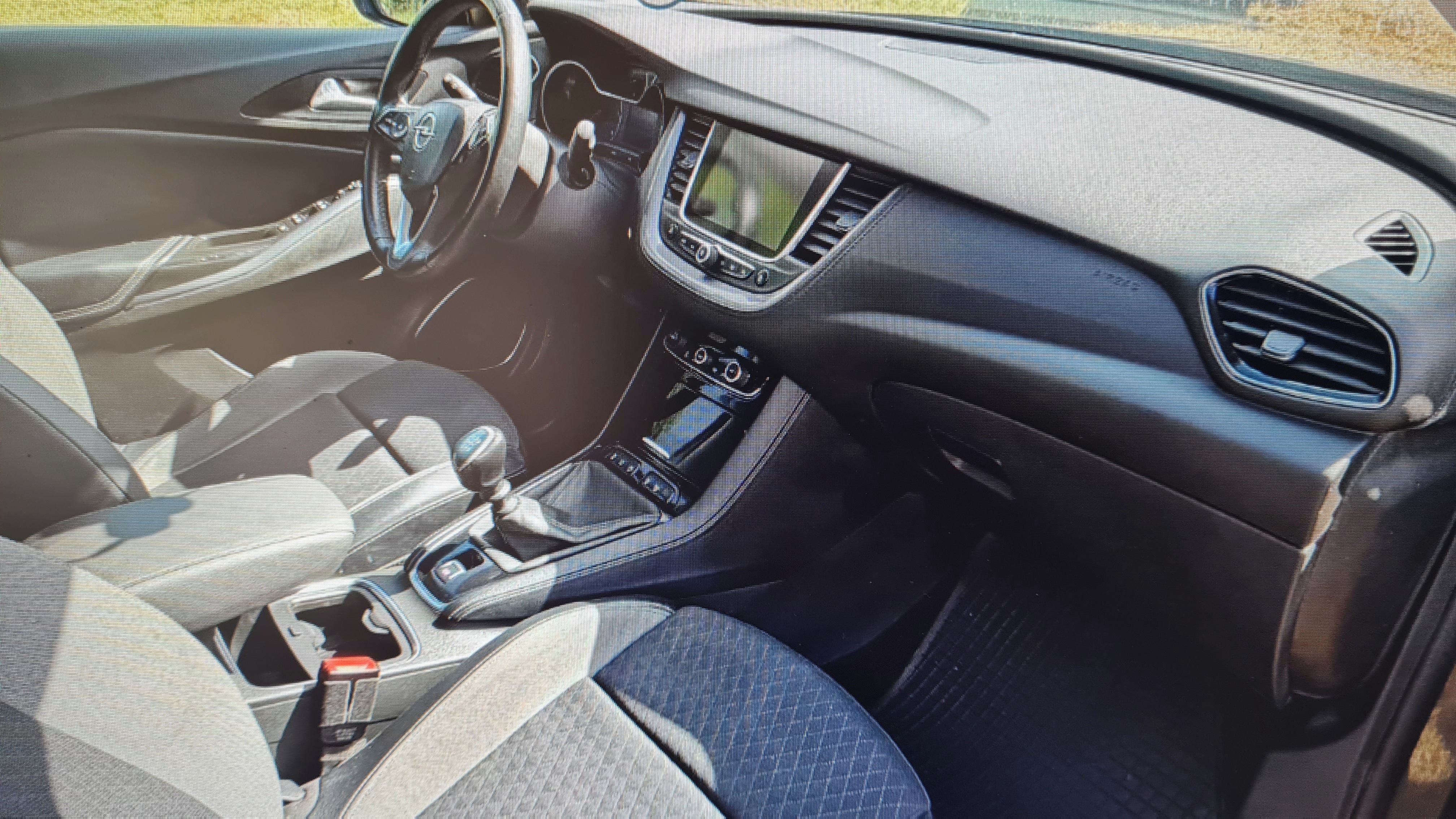 Opel Grandland X, 1.6 diesel TOP STAV - fotka 6