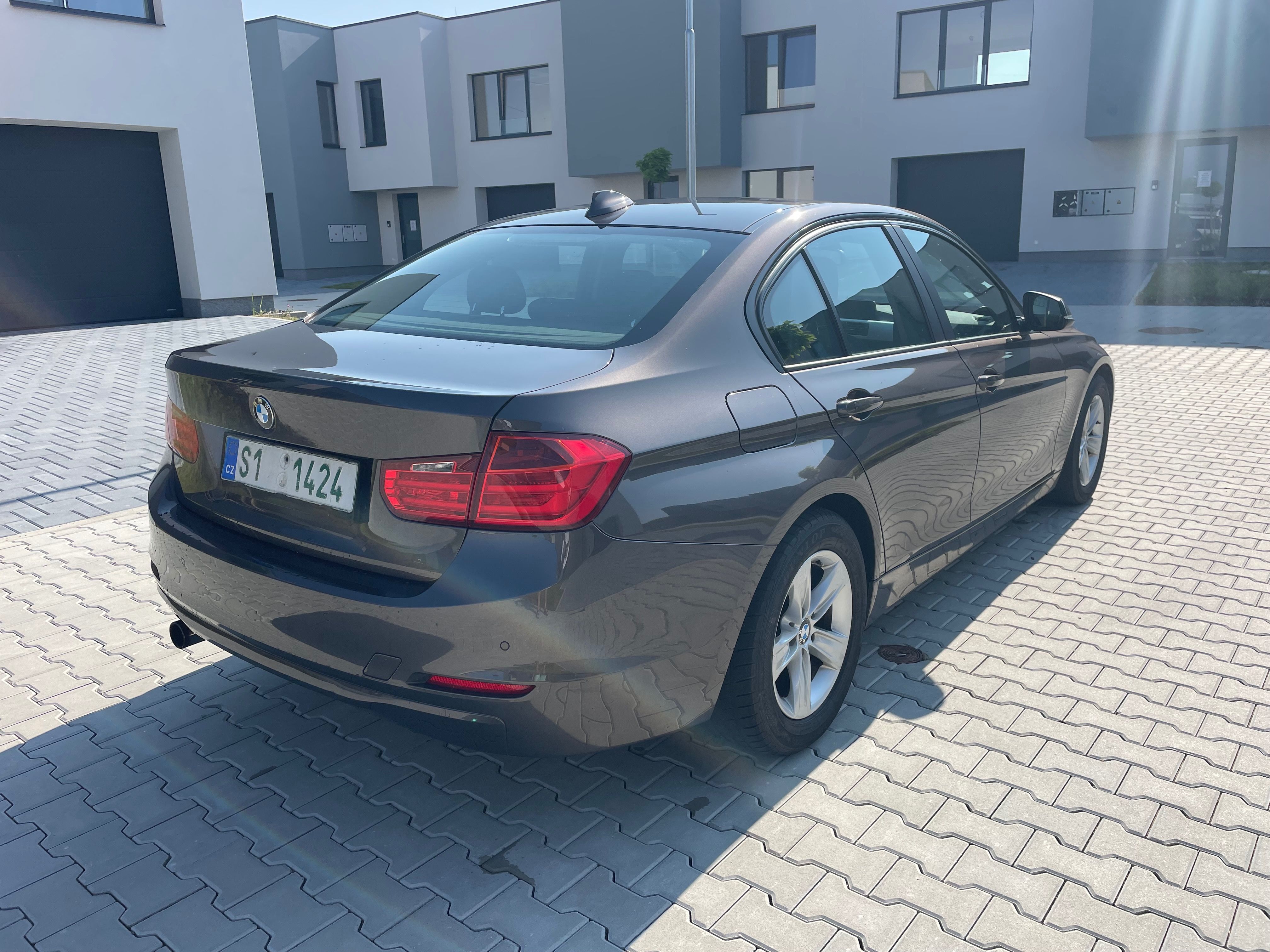 BMW Řada 3, 320i, 135 kw, servisováno - fotka 5