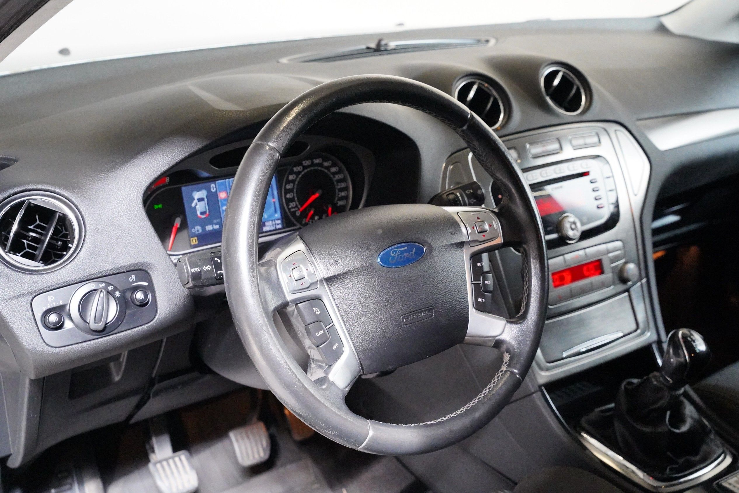Ford Mondeo, 2.0 Duratec 107 kW Serie 60 - fotka 5