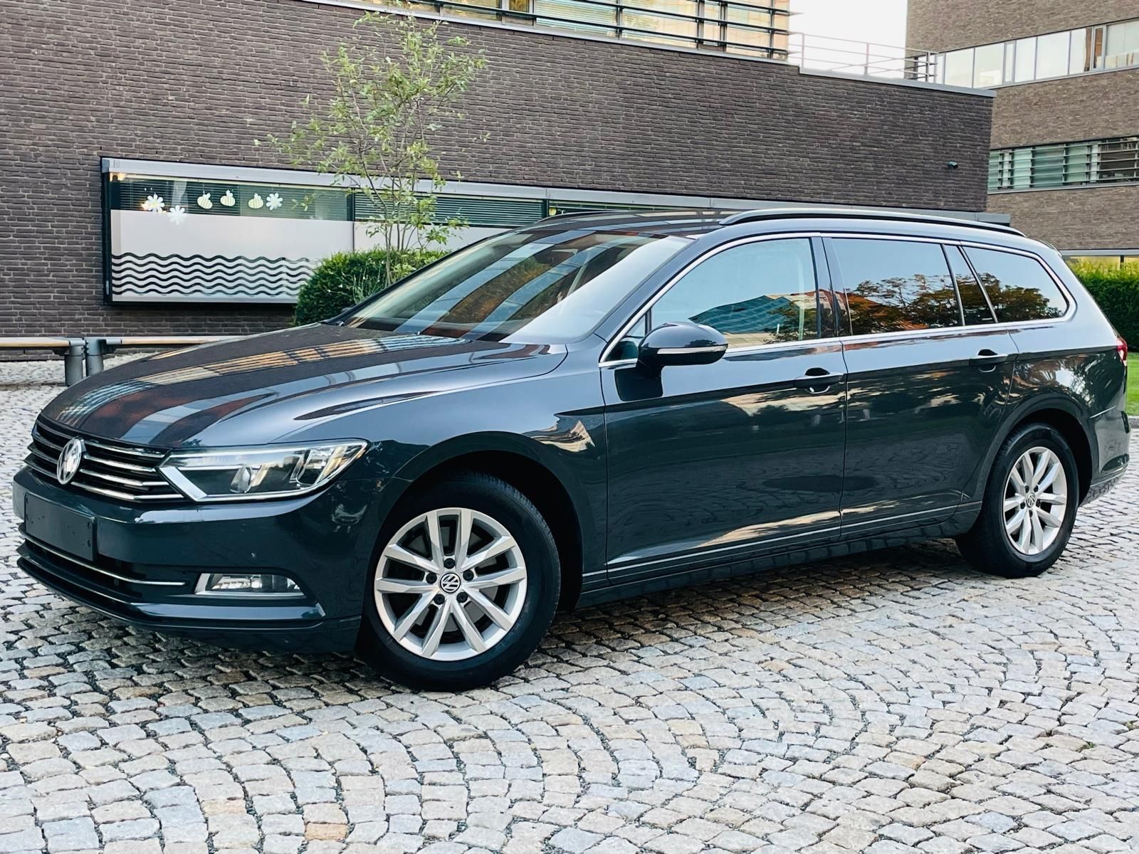 Volkswagen Passat, 1.4TSI MANUÁL SERVISKA TAŽNÉ - fotka 4