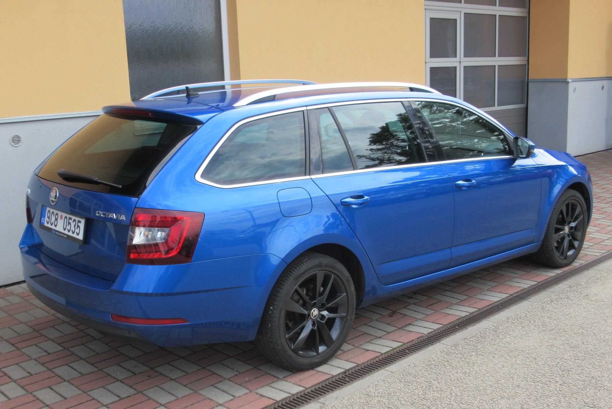 Škoda Octavia, 2.0 TDI DSG STYLE NAVI TAŽNÉ - fotka 5