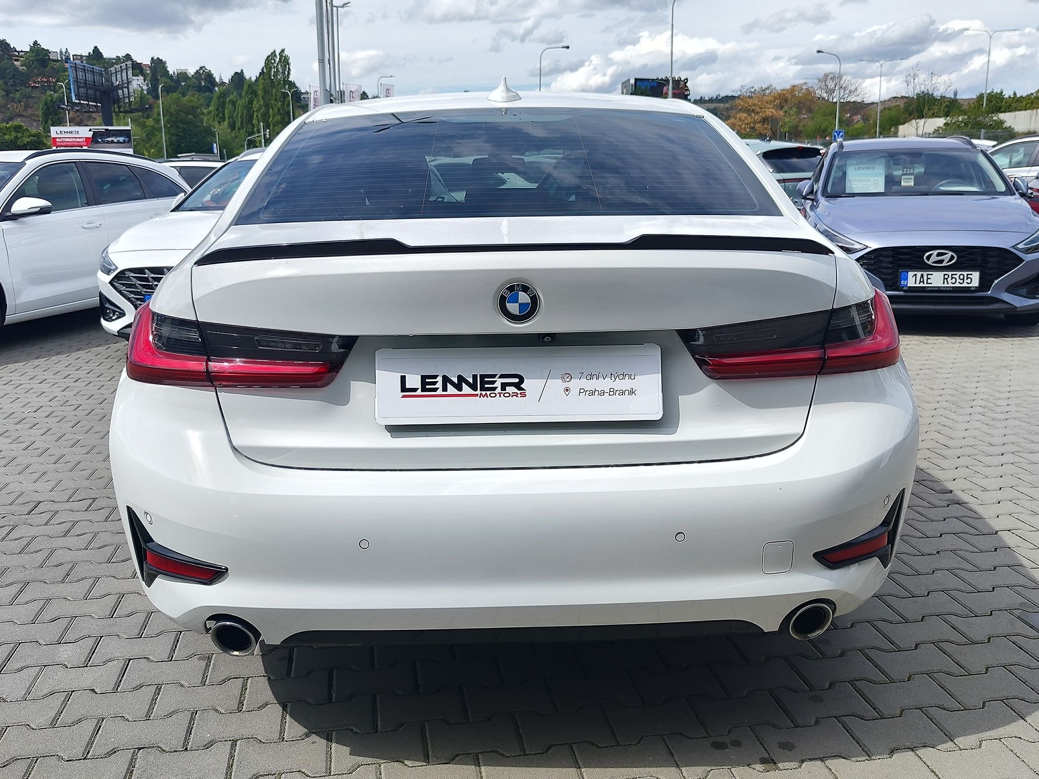 BMW Řada 3, 2.0 320i/135kW Sport Line AT - fotka 6