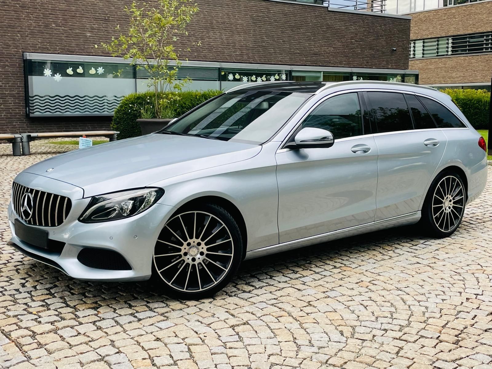 Mercedes-Benz Třídy C, 220D MANUÁL VÝHŘEV SENZORY LED - fotka 4