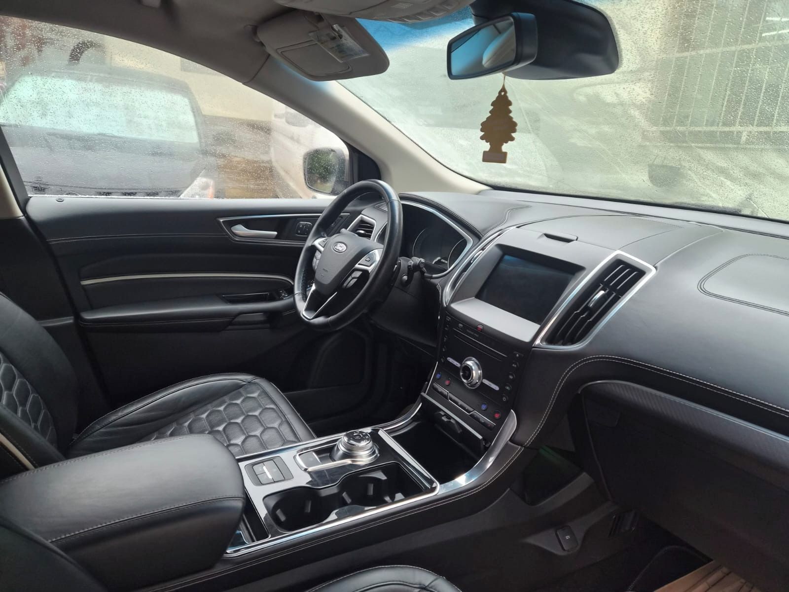 Ford Edge, Vignale, 4x4, automat - fotka 4