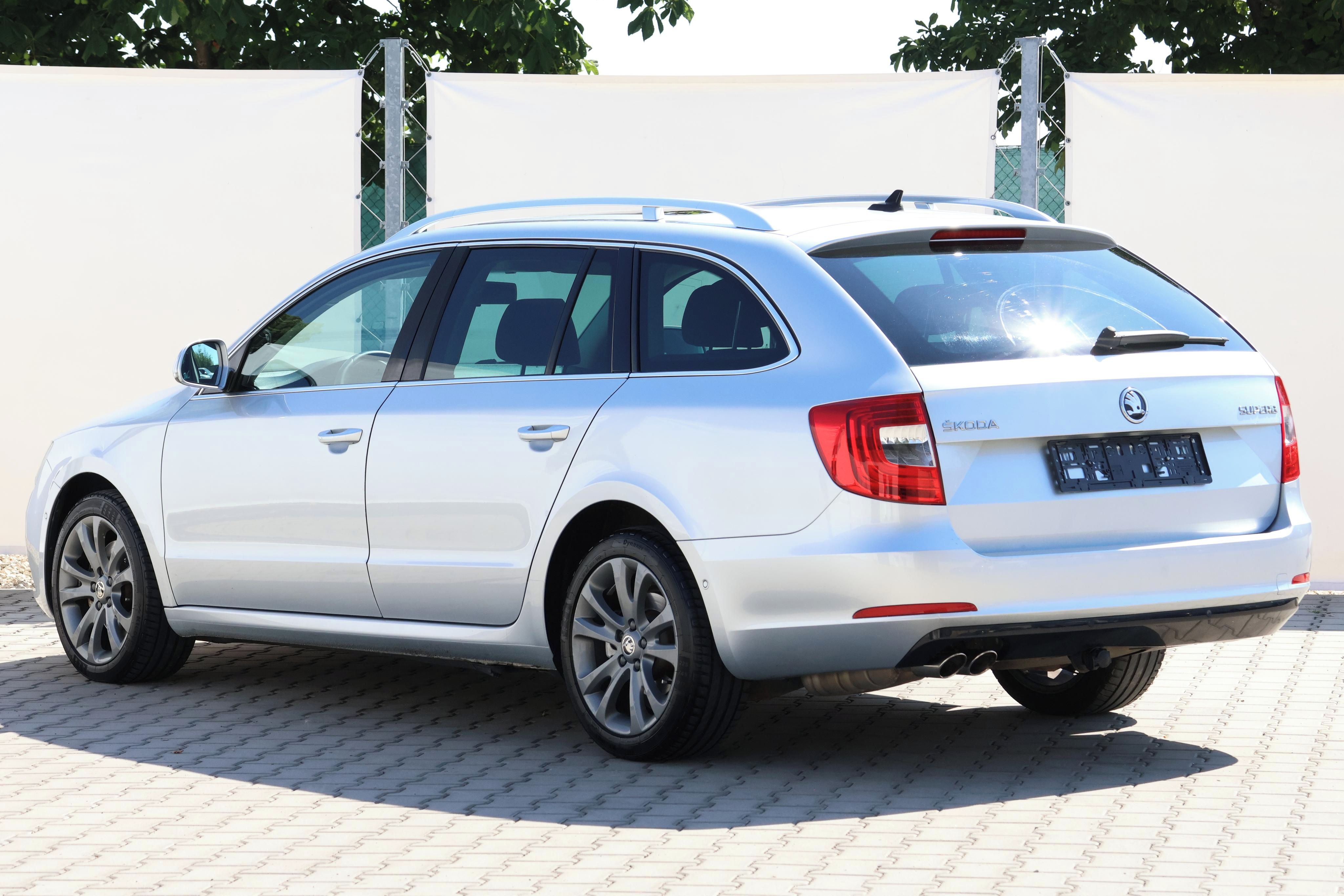 Škoda Superb, 2.0TDI*125kW*DSG*PANO*P.SERVIS - fotka 4