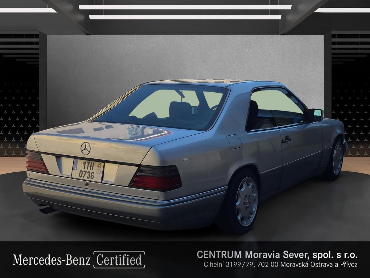 Mercedes-Benz 124, 200CE  COUPÉ - fotka 5