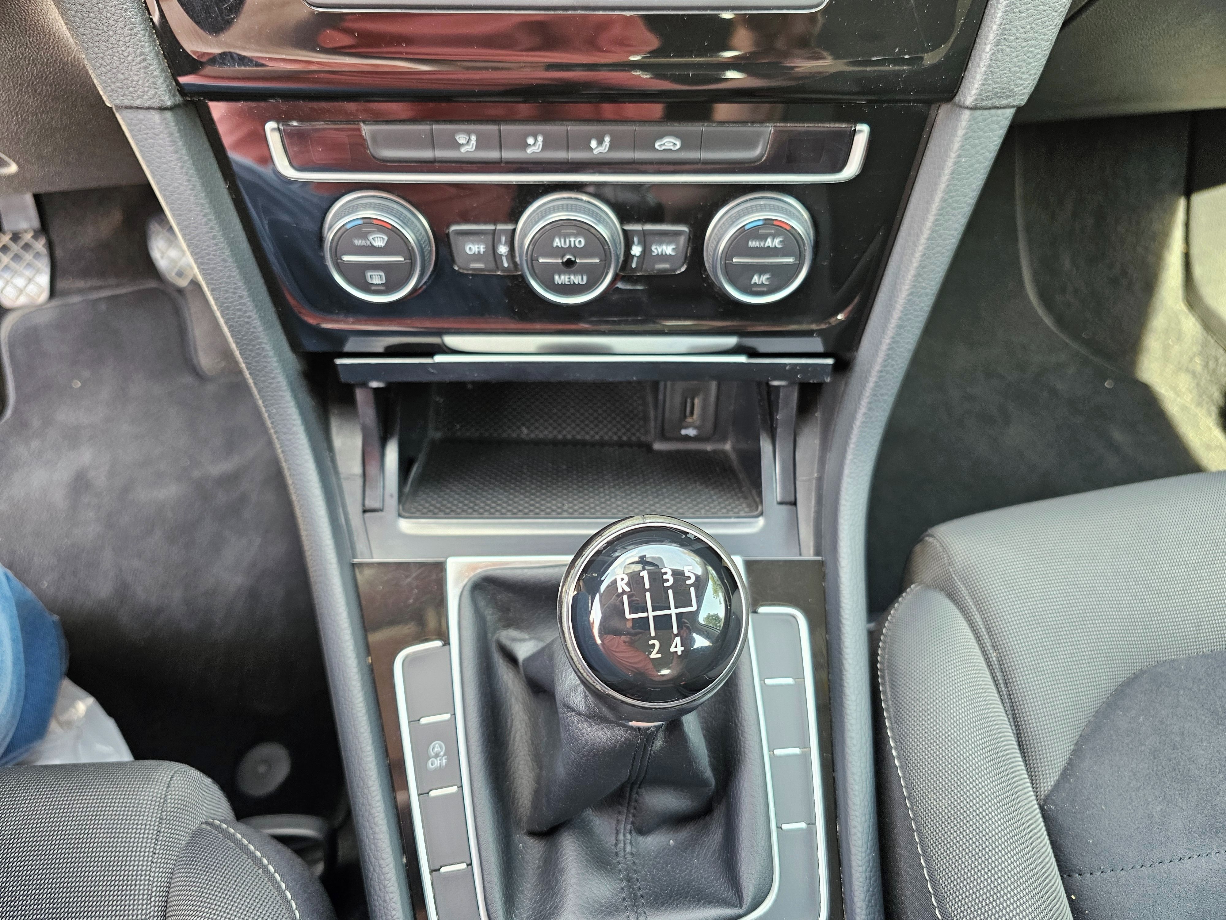 Volkswagen Golf, Kombi 1,6 TDi, po STK + z.kola - fotka 4