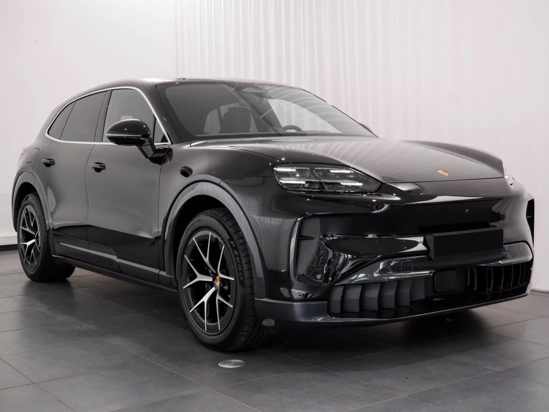 Porsche Cayenne, Electric 360 HuD Display spol. - fotka 3