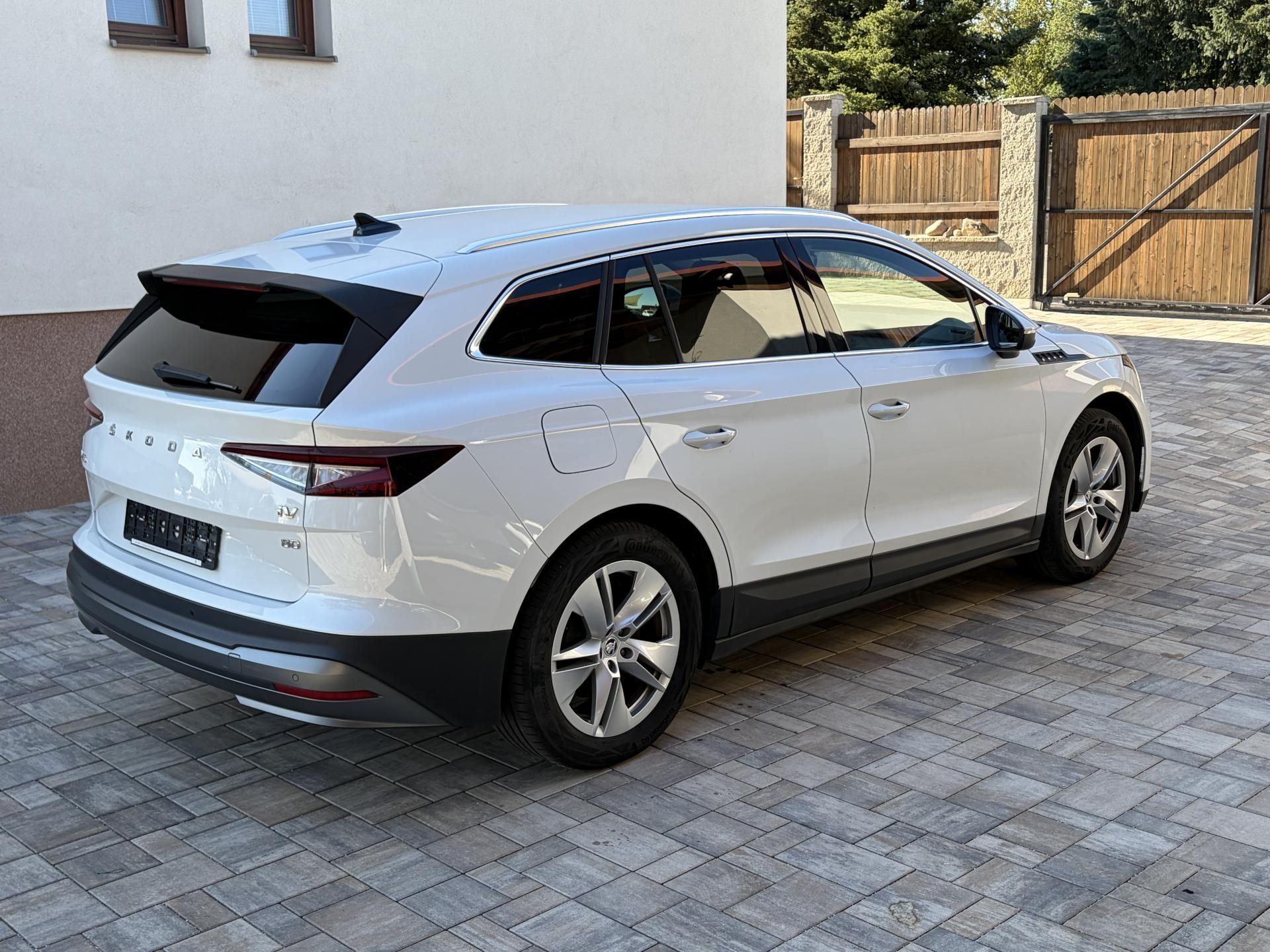 Škoda Enyaq, 80, SOH 96%, tazne, TČ, - fotka 3
