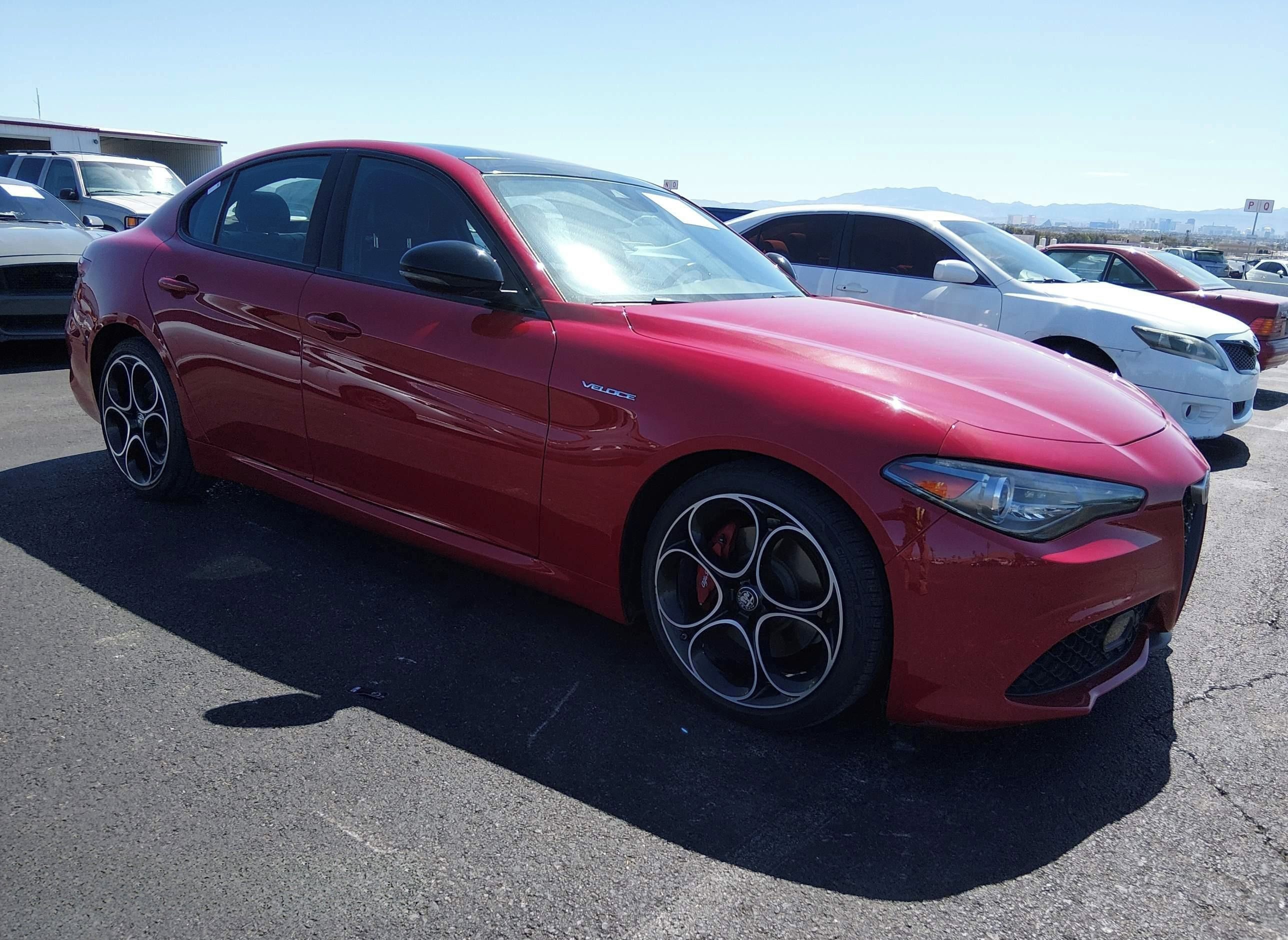 Alfa Romeo Giulia, Auto na cestě - fotka 2